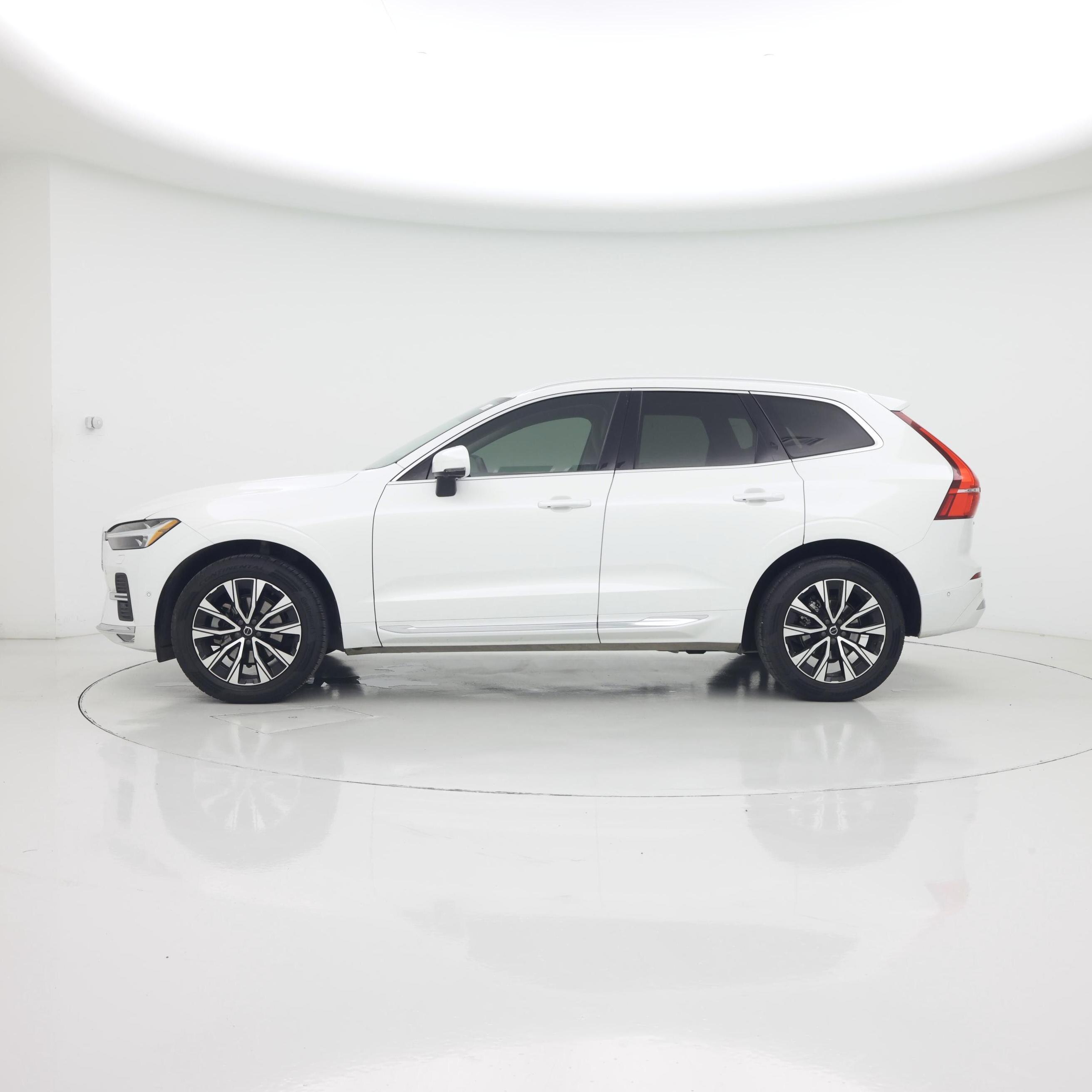 Thumbnail: 2023 Volvo XC60 - 3