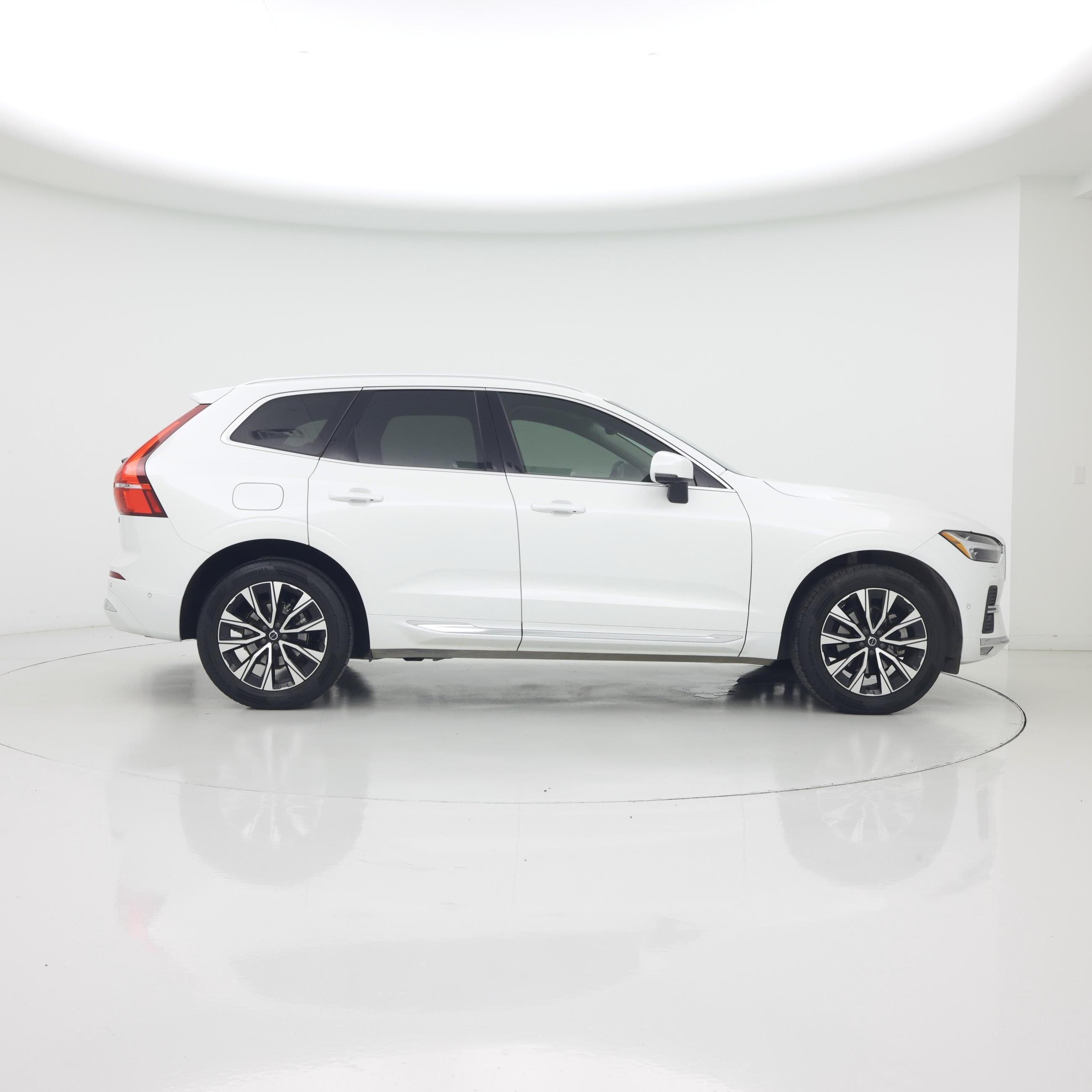 Thumbnail: 2023 Volvo XC60 - 7