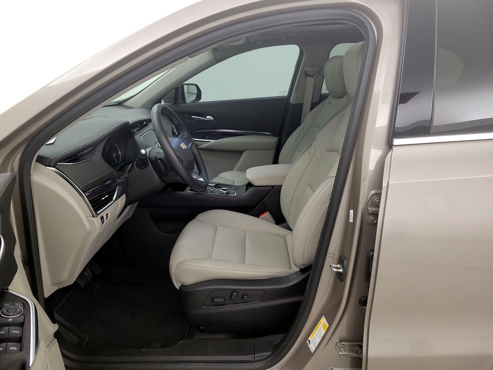 Thumbnail: 2023 Cadillac XT4 - 11