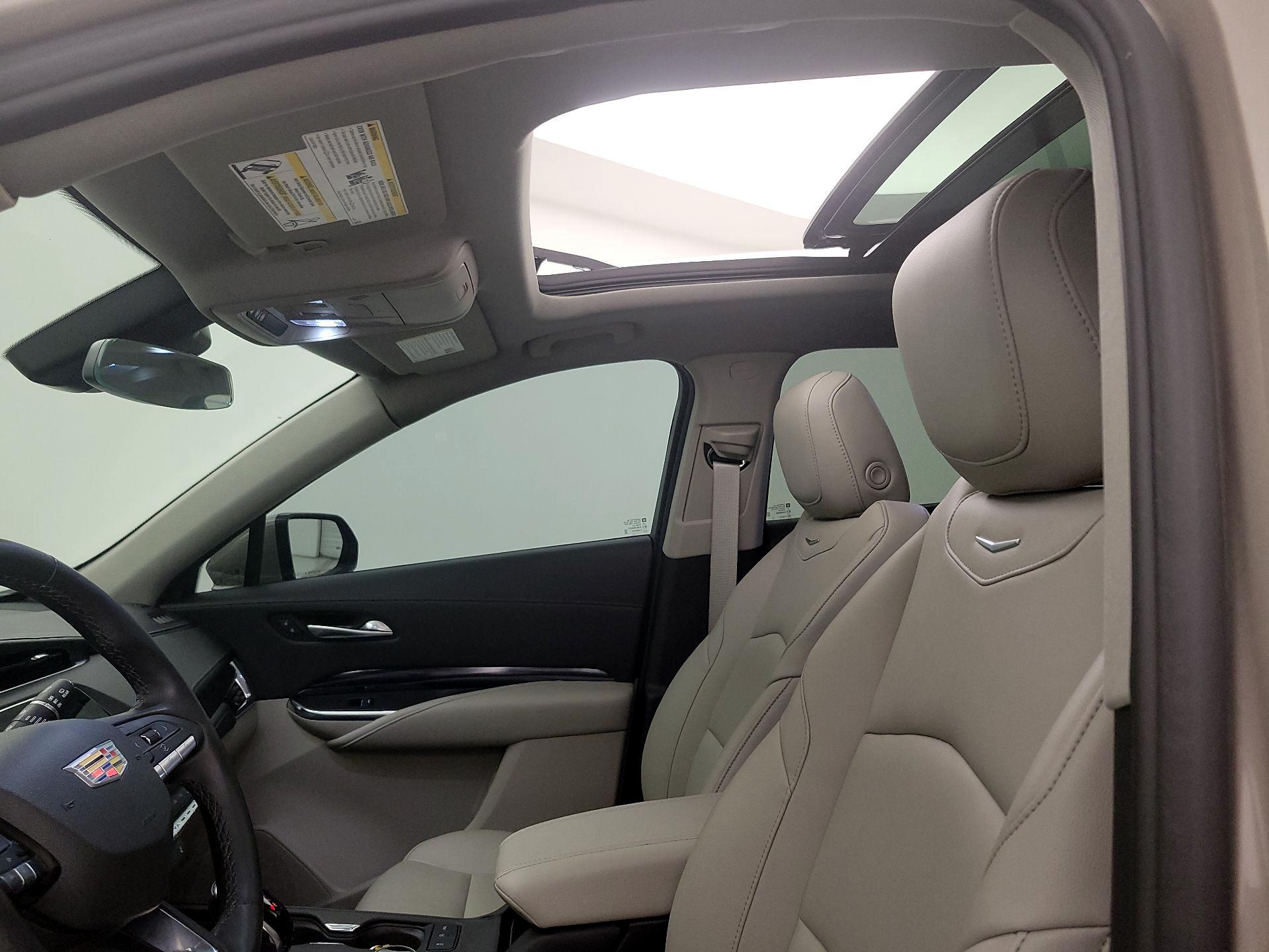 Thumbnail: 2023 Cadillac XT4 - 19