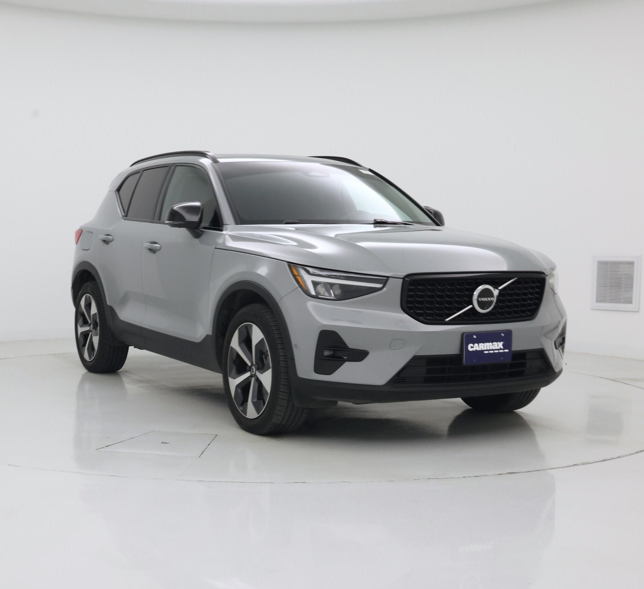 2024 Volvo XC40 B5 Plus Dark Theme AWD