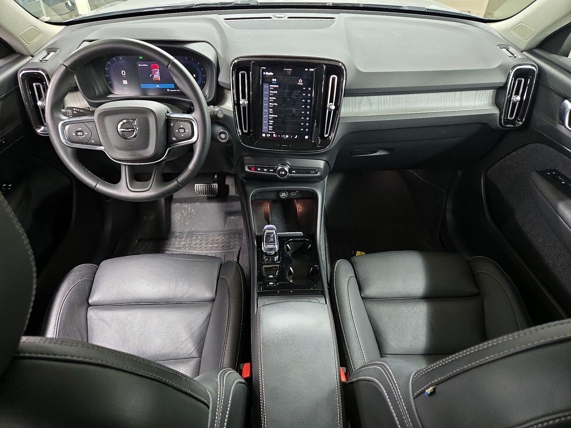 Thumbnail: 2024 Volvo XC40 - 9