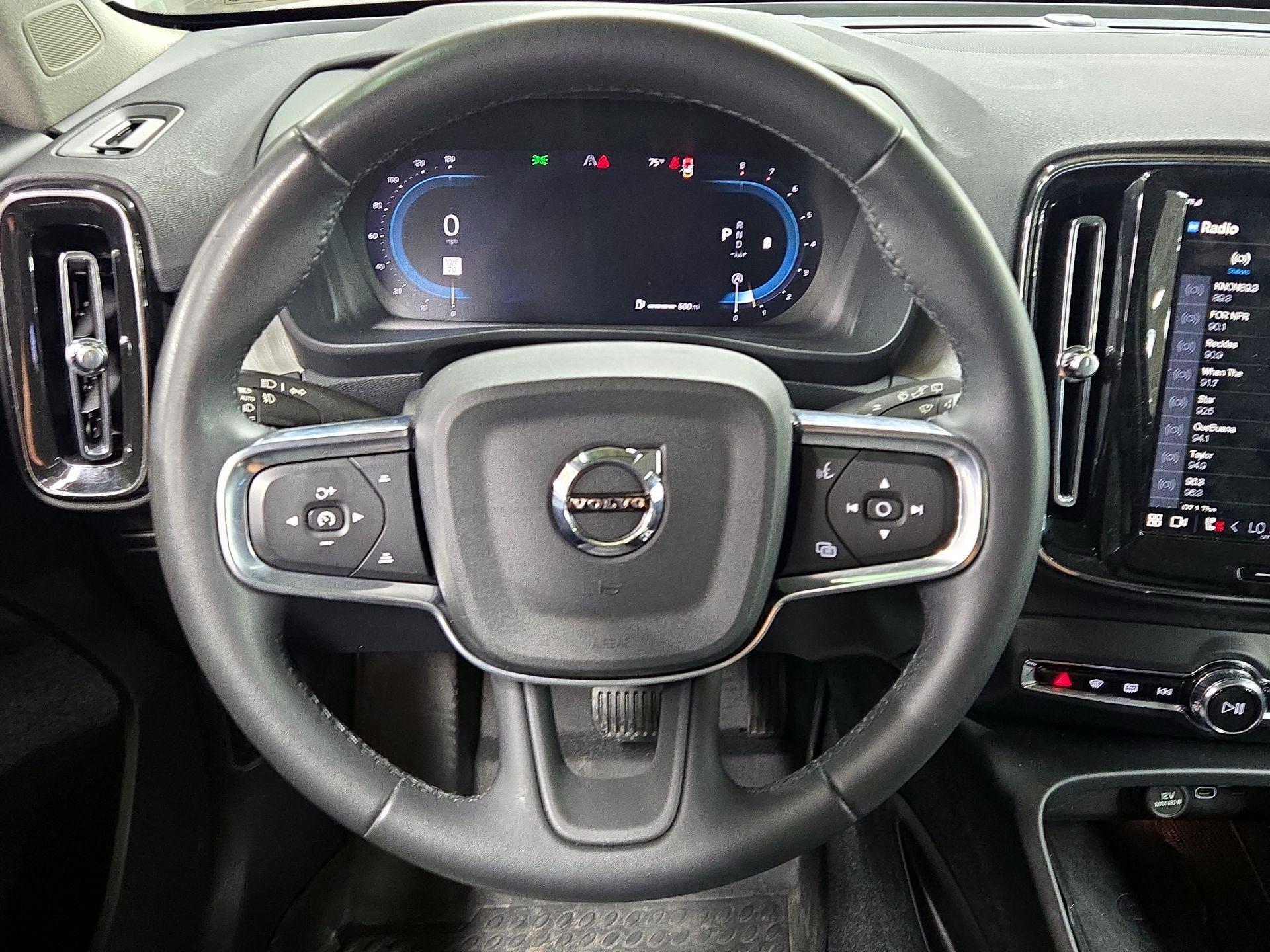 Thumbnail: 2024 Volvo XC40 - 10