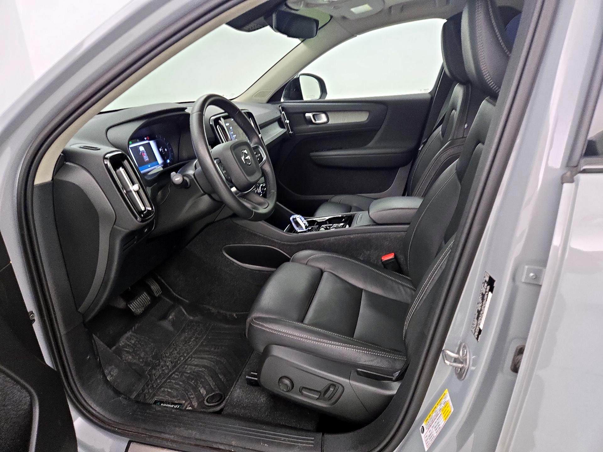 Thumbnail: 2024 Volvo XC40 - 11