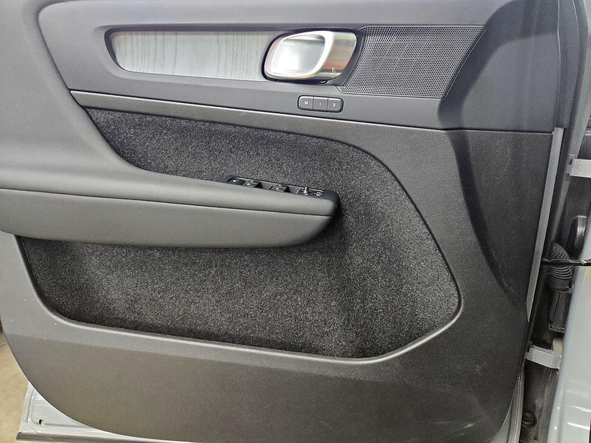 Thumbnail: 2024 Volvo XC40 - 12