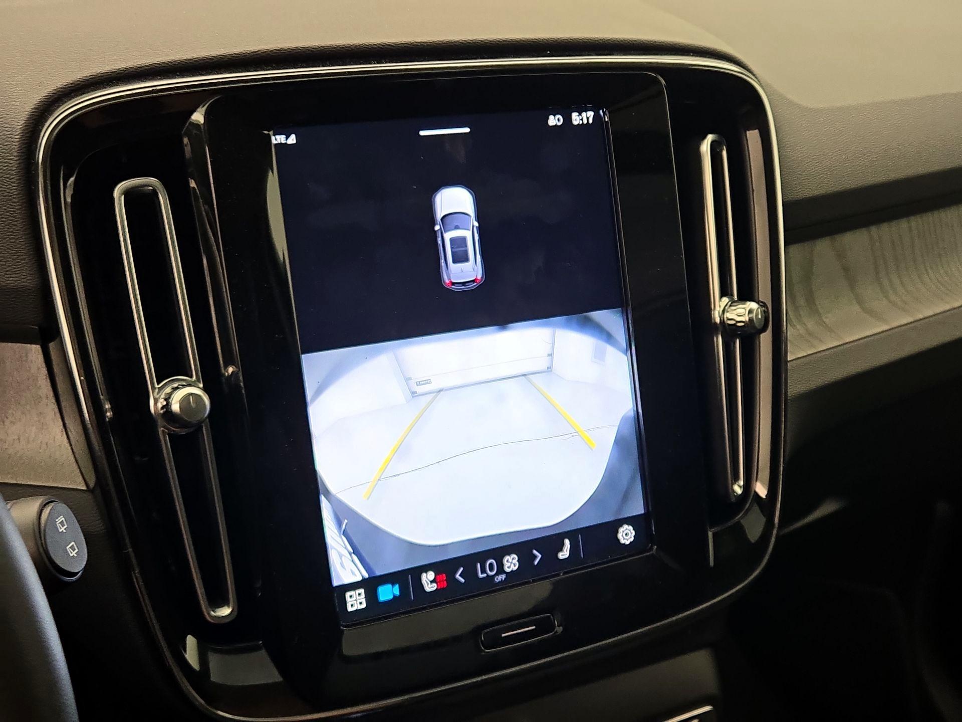 Thumbnail: 2024 Volvo XC40 - 13