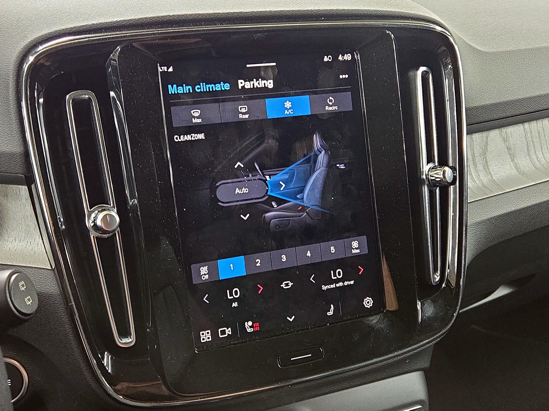 Thumbnail: 2024 Volvo XC40 - 15