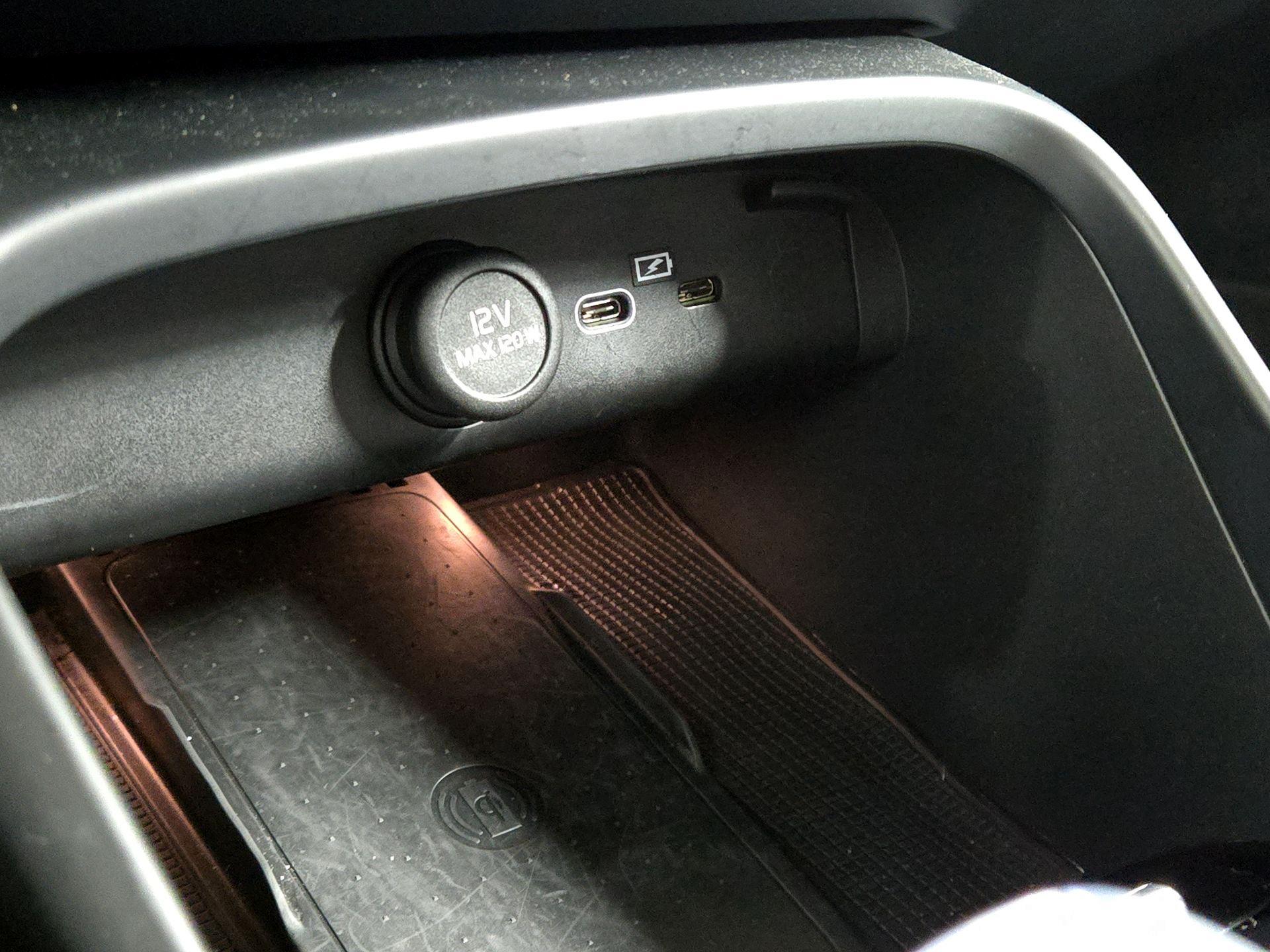 Thumbnail: 2024 Volvo XC40 - 17