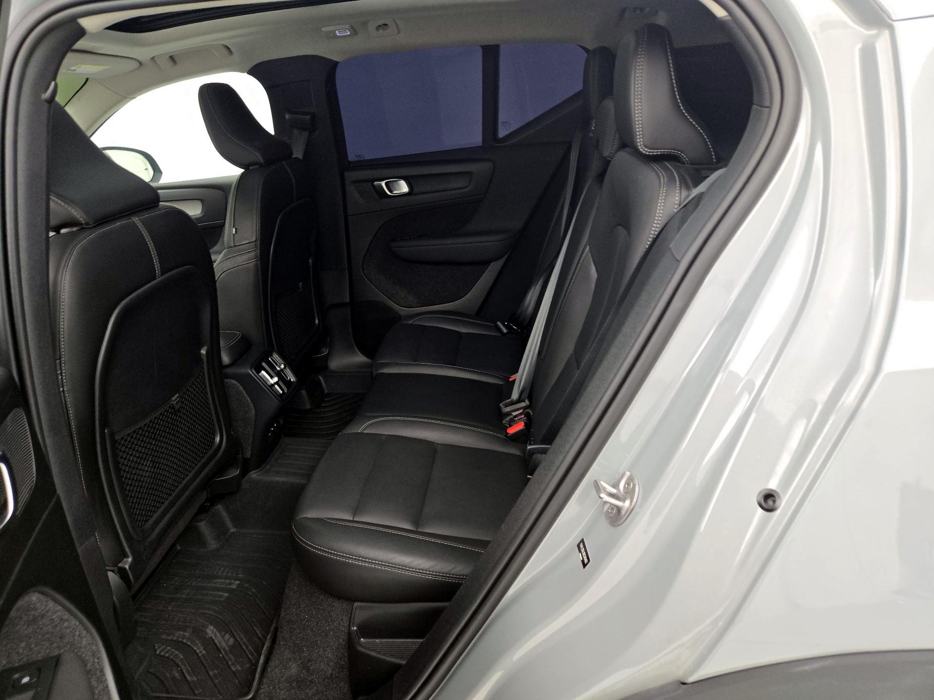 Thumbnail: 2024 Volvo XC40 - 19