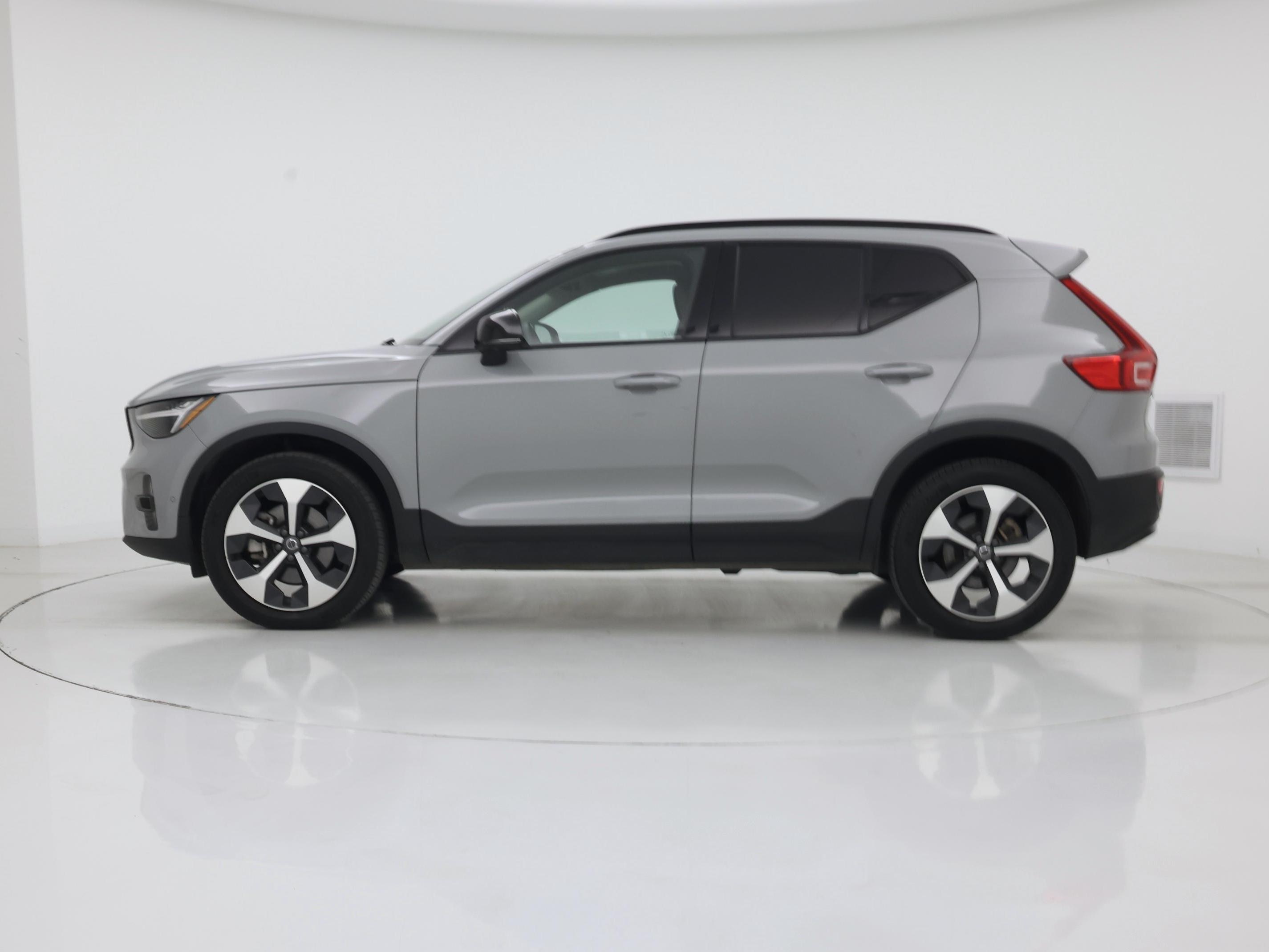 Thumbnail: 2024 Volvo XC40 - 3