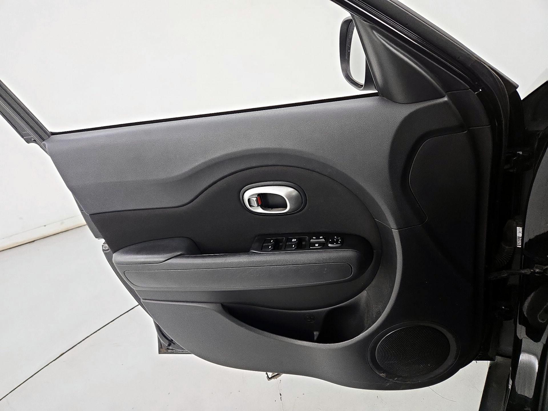 Thumbnail: 2015 Kia Soul - 12