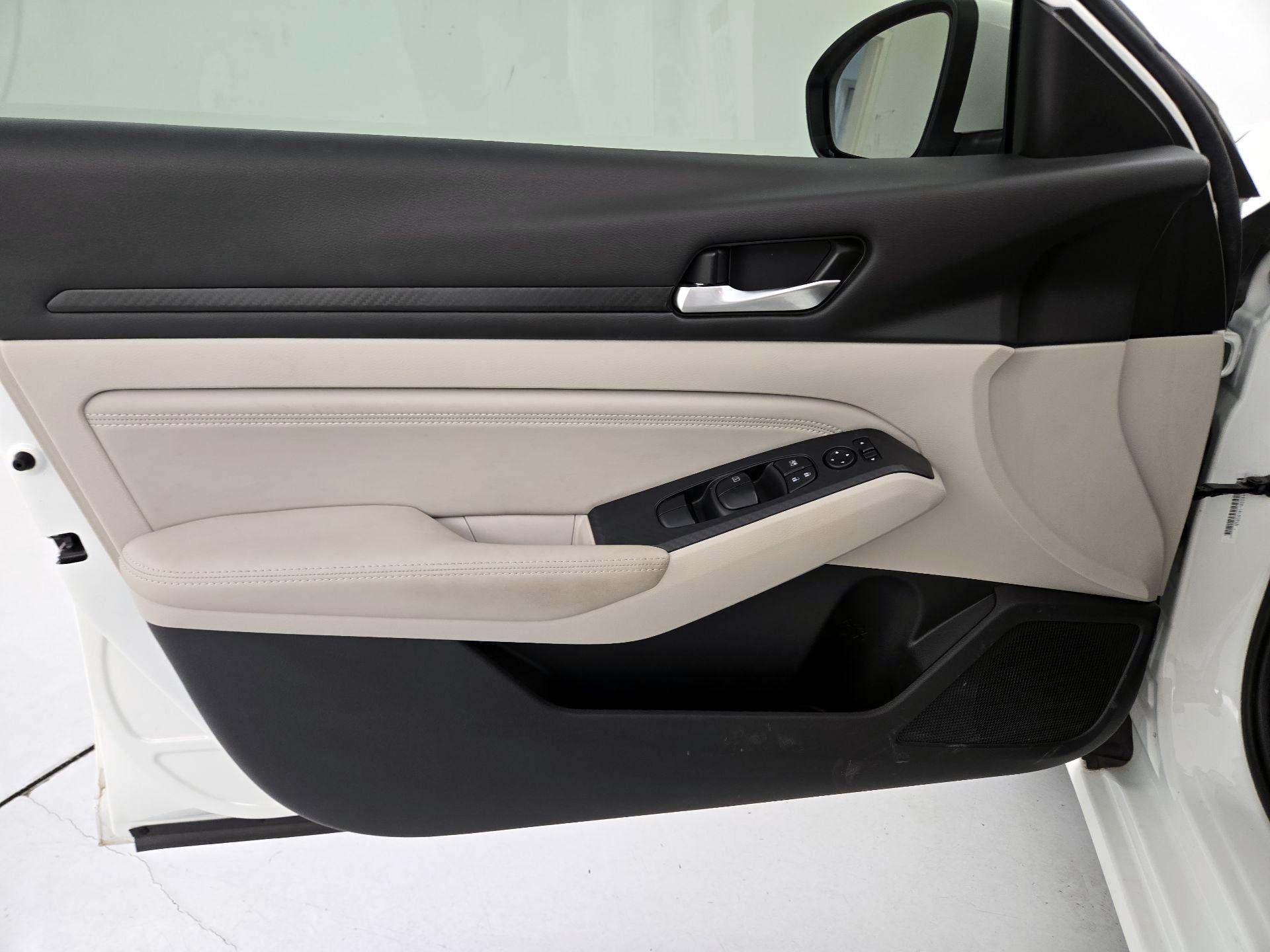 Thumbnail: 2019 Nissan Altima - 12