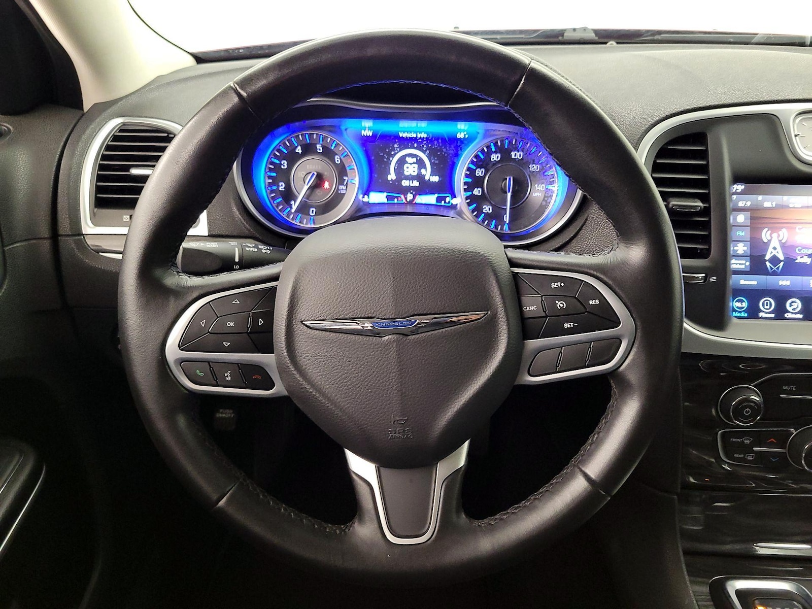 2022 Chrysler 300 Touring - Photo 11