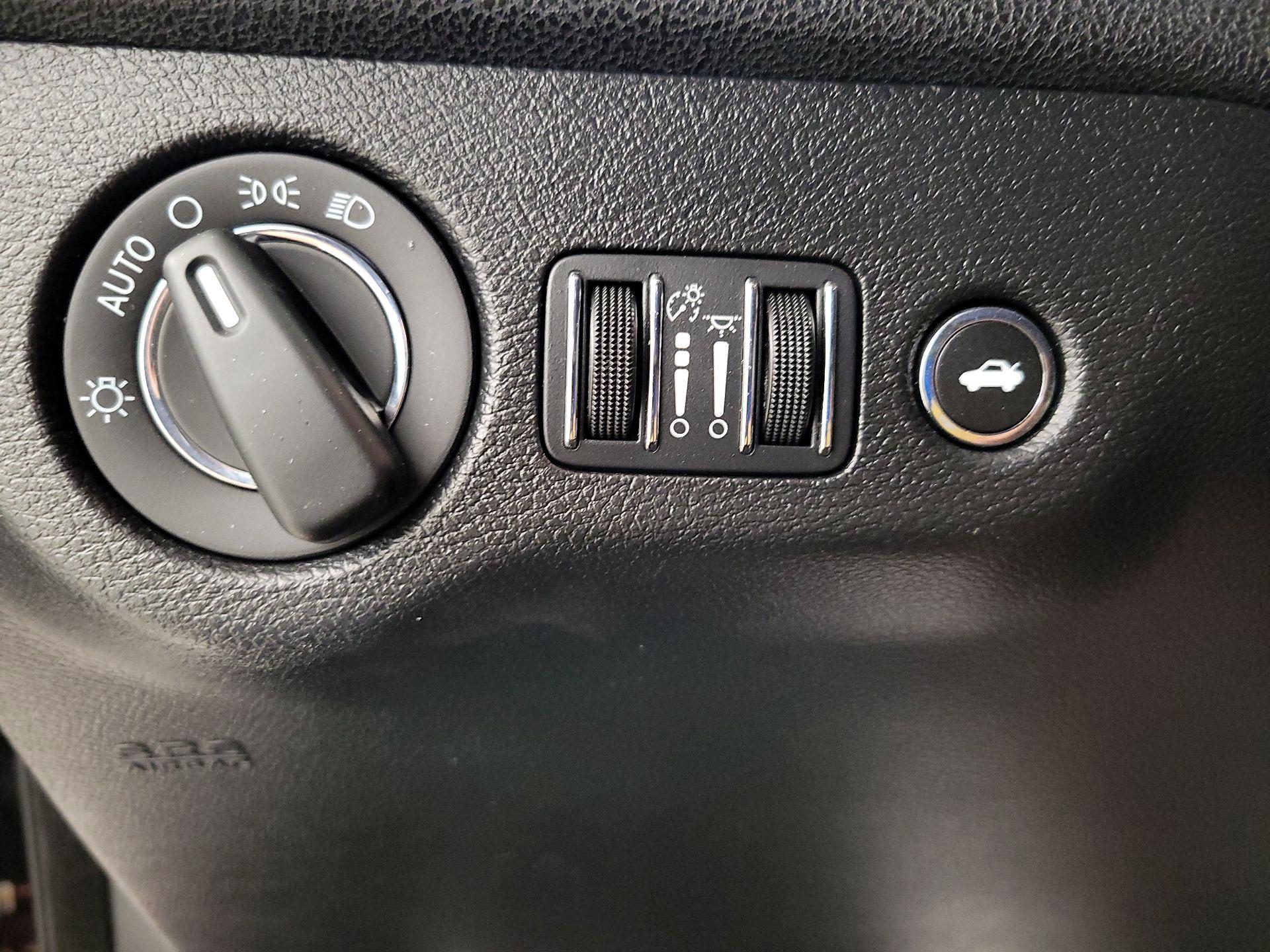 Thumbnail: 2022 Chrysler 300 - 13