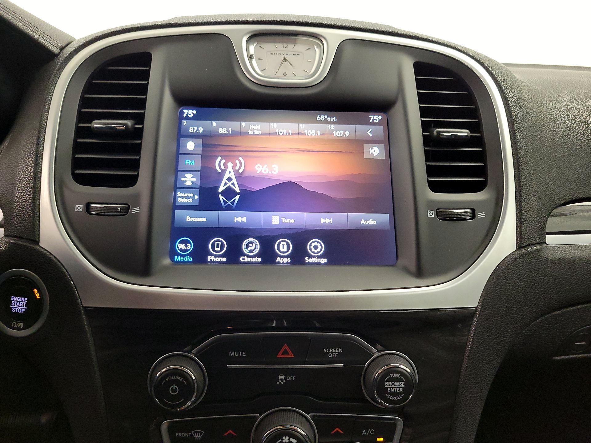 Thumbnail: 2022 Chrysler 300 - 15