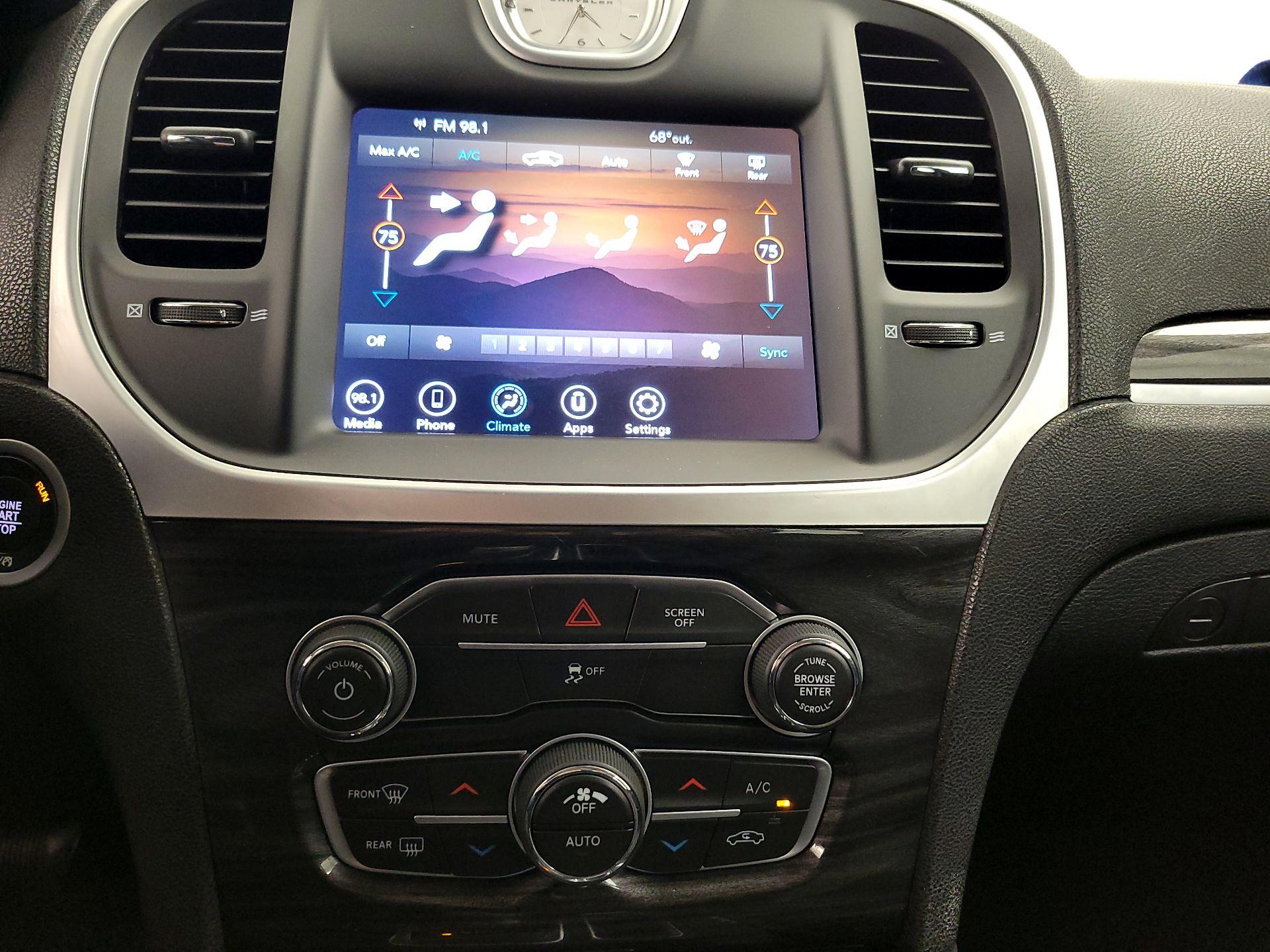 Thumbnail: 2022 Chrysler 300 - 16