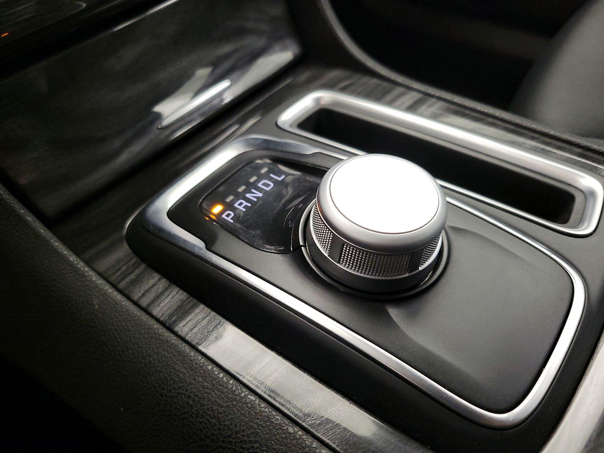 Thumbnail: 2022 Chrysler 300 - 17