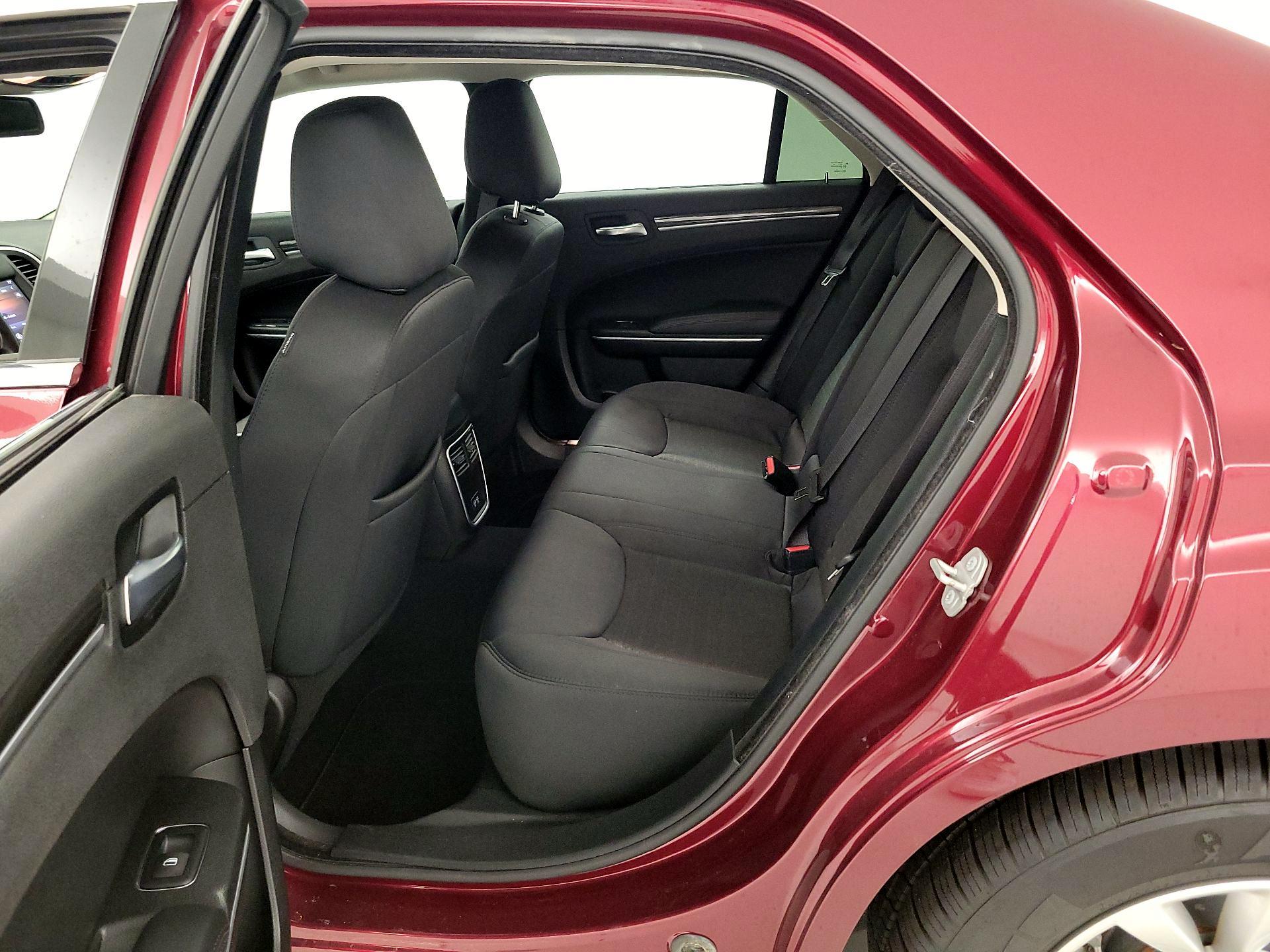 Thumbnail: 2022 Chrysler 300 - 18