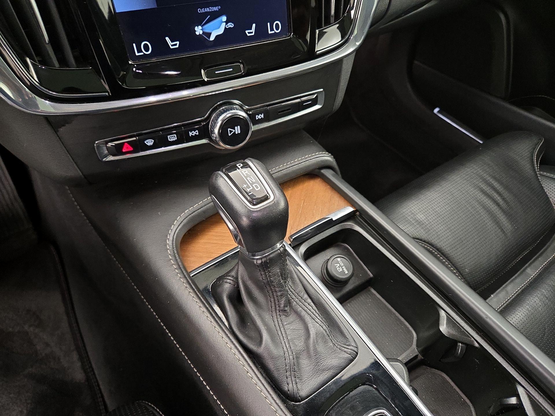 Thumbnail: 2018 Volvo S90 - 18