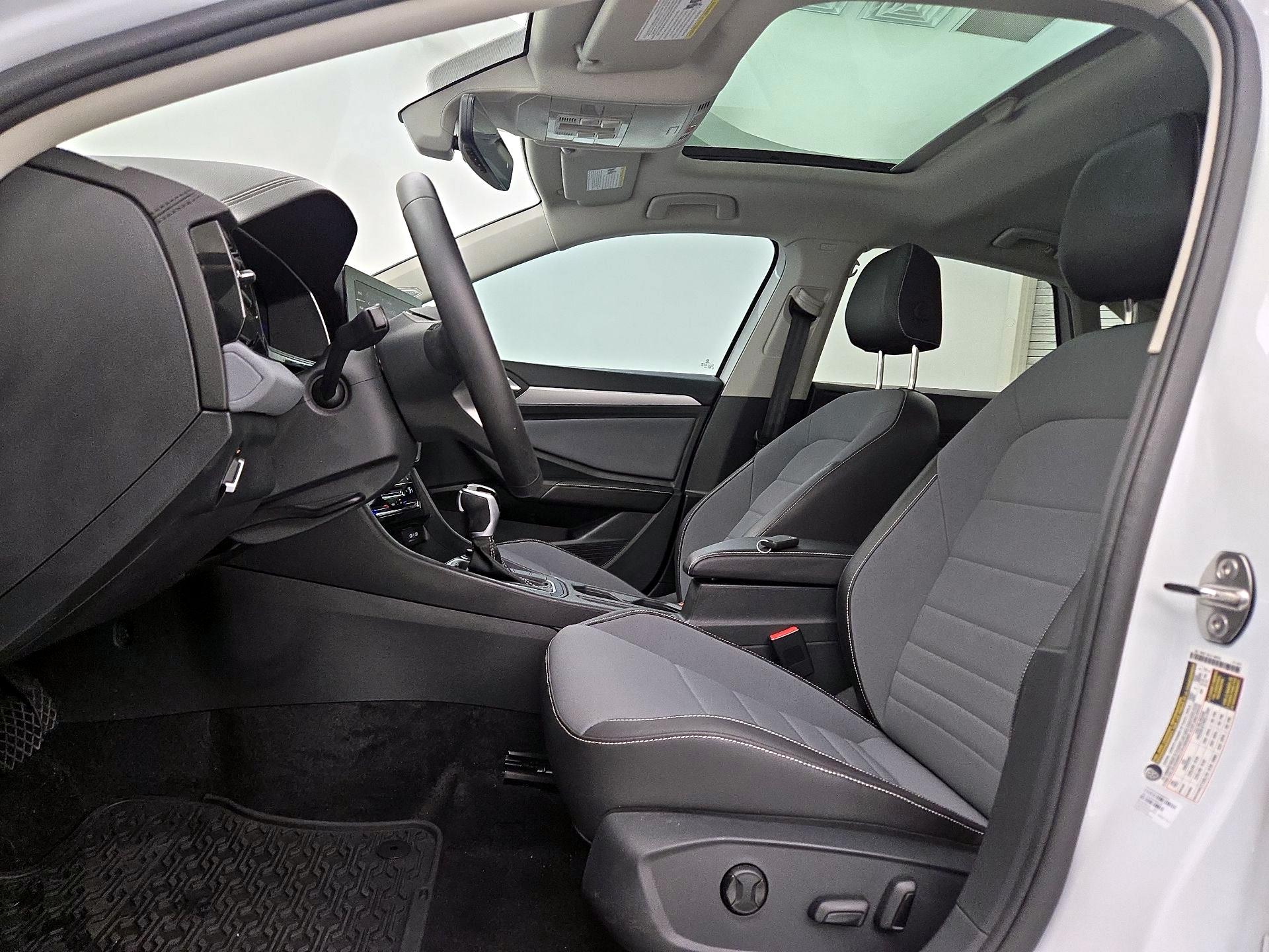 Thumbnail: 2025 Volkswagen Jetta - 11