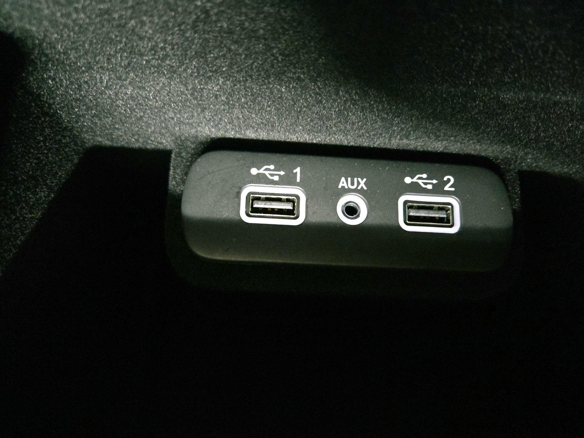 Thumbnail: 2020 Dodge Charger - 17