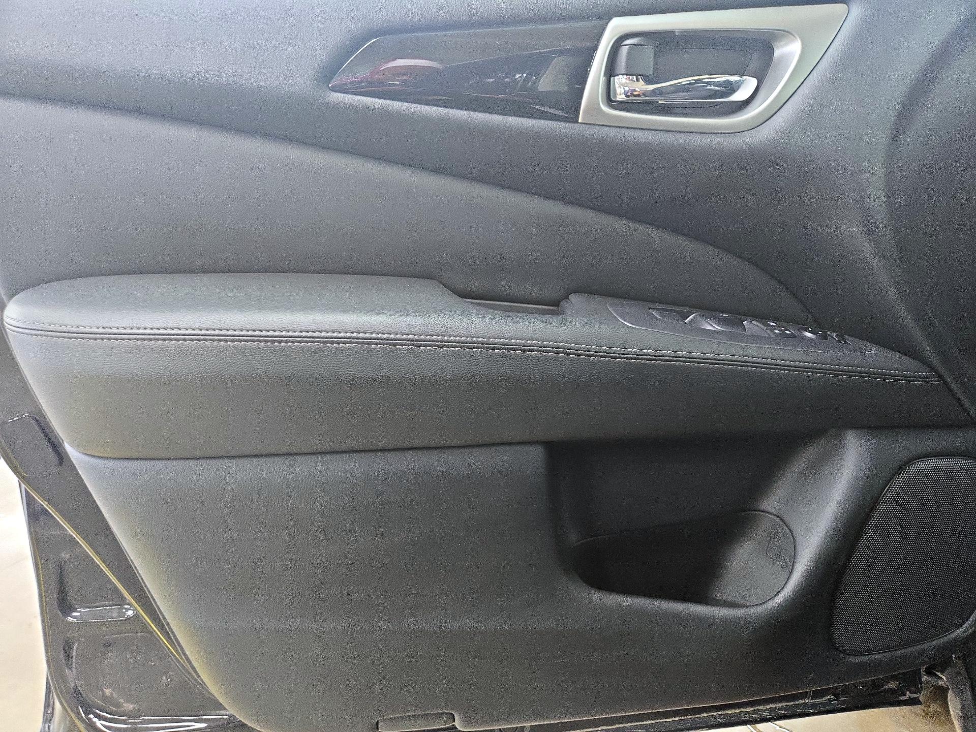 Thumbnail: 2020 Nissan Pathfinder - 12