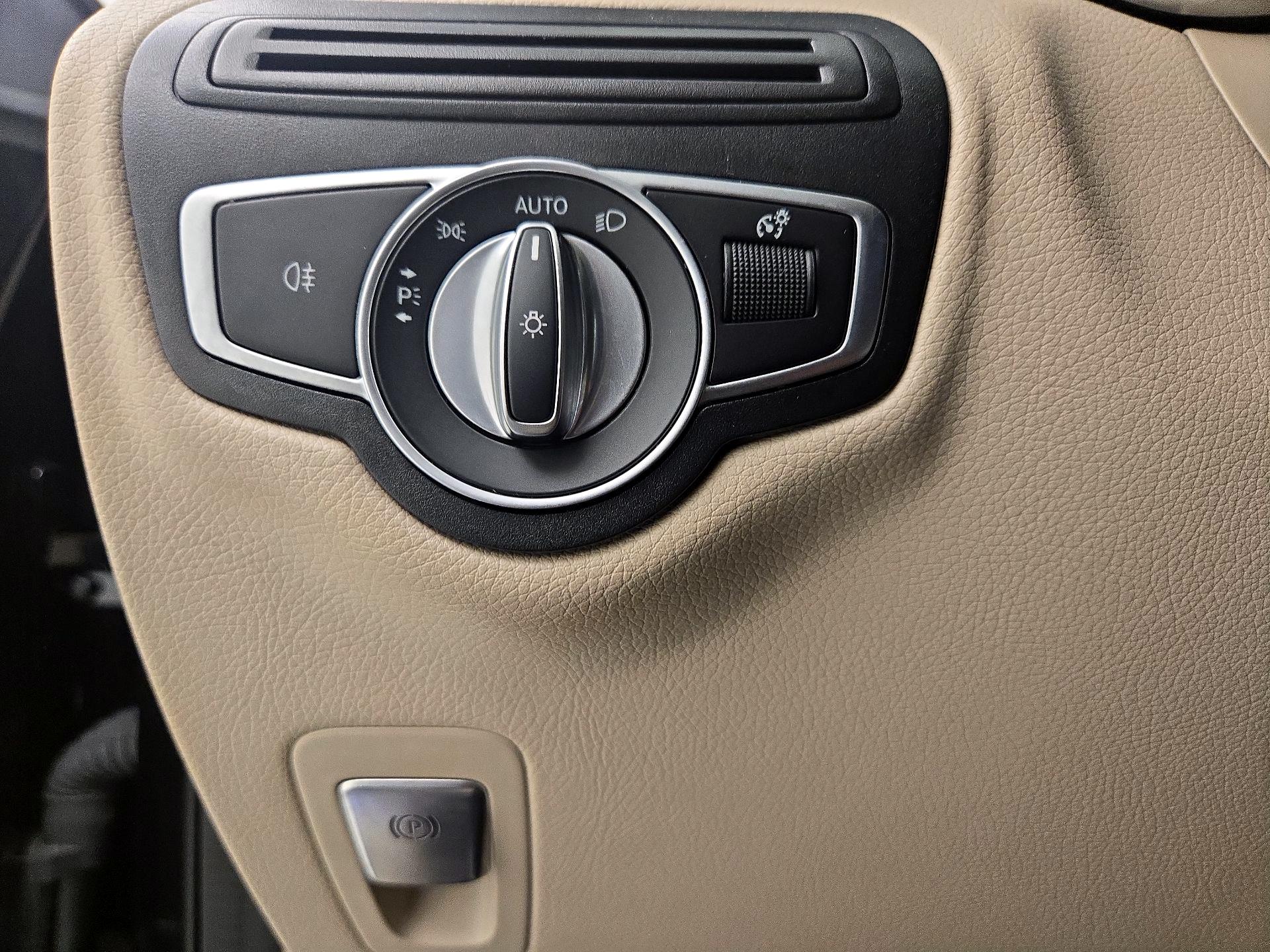 Thumbnail: 2022 Mercedes-Benz GLC - 13