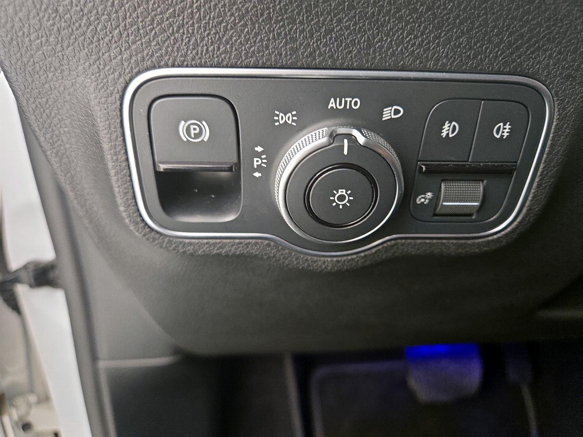 Thumbnail: 2022 Mercedes-Benz GLB - 13