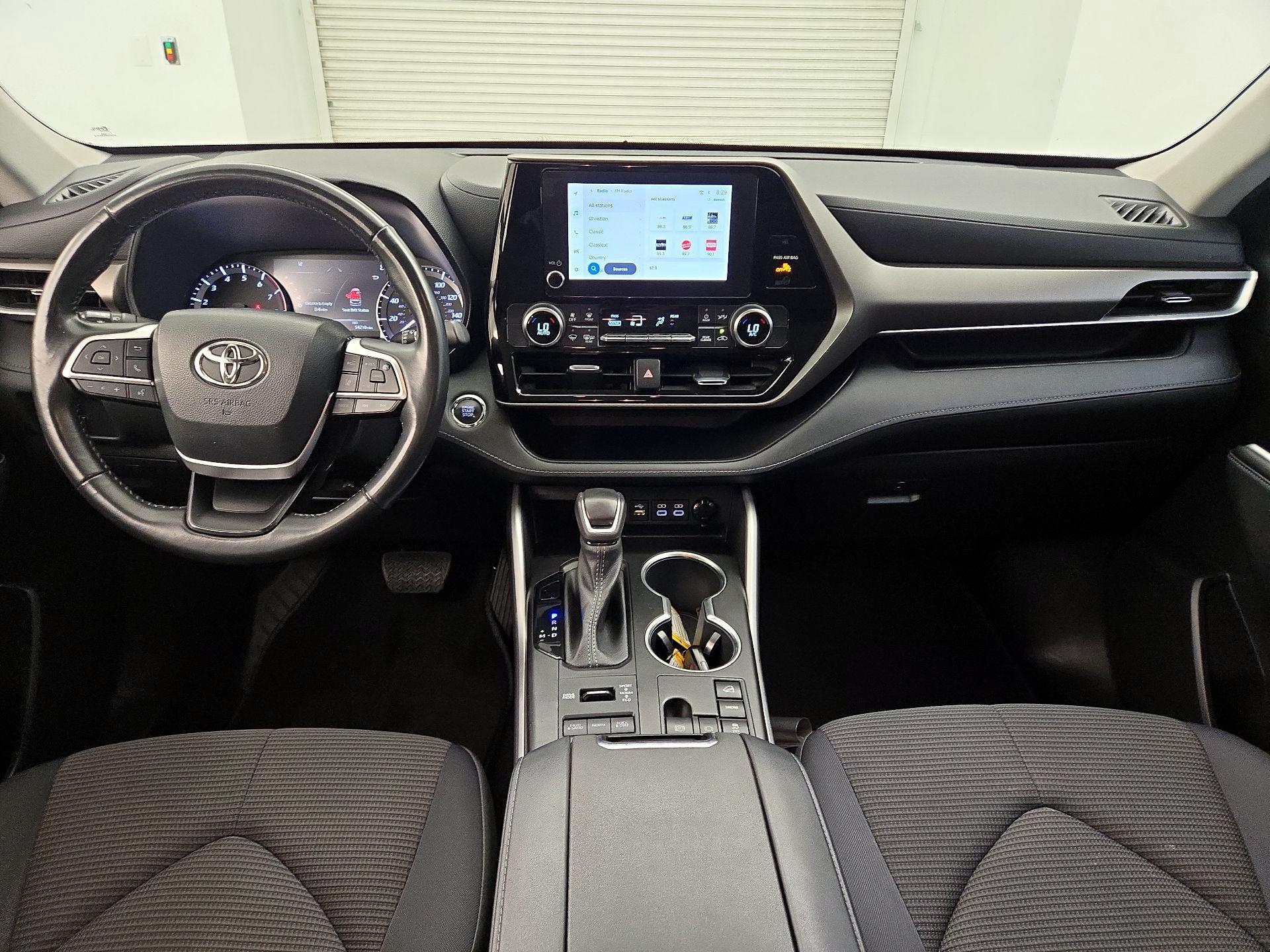 Thumbnail: 2023 Toyota Highlander - 9