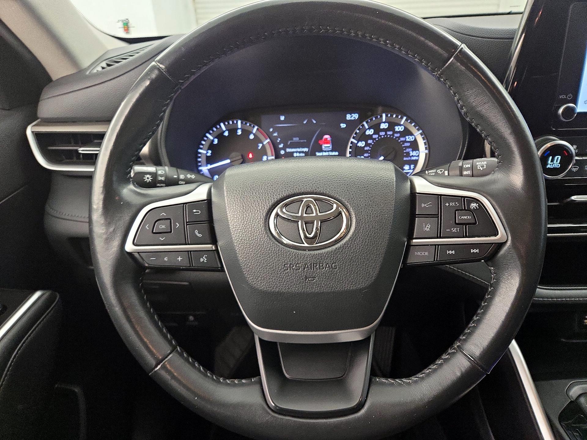 Thumbnail: 2023 Toyota Highlander - 10