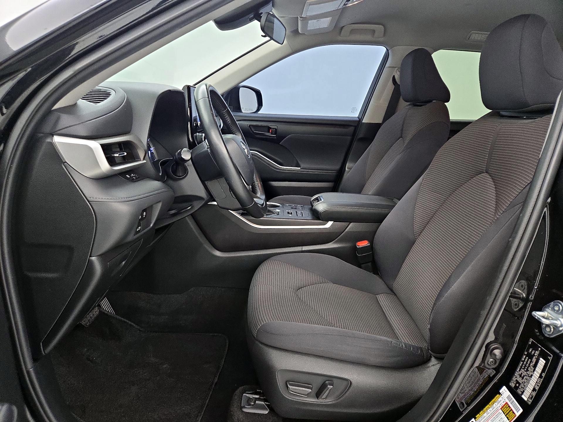 Thumbnail: 2023 Toyota Highlander - 11