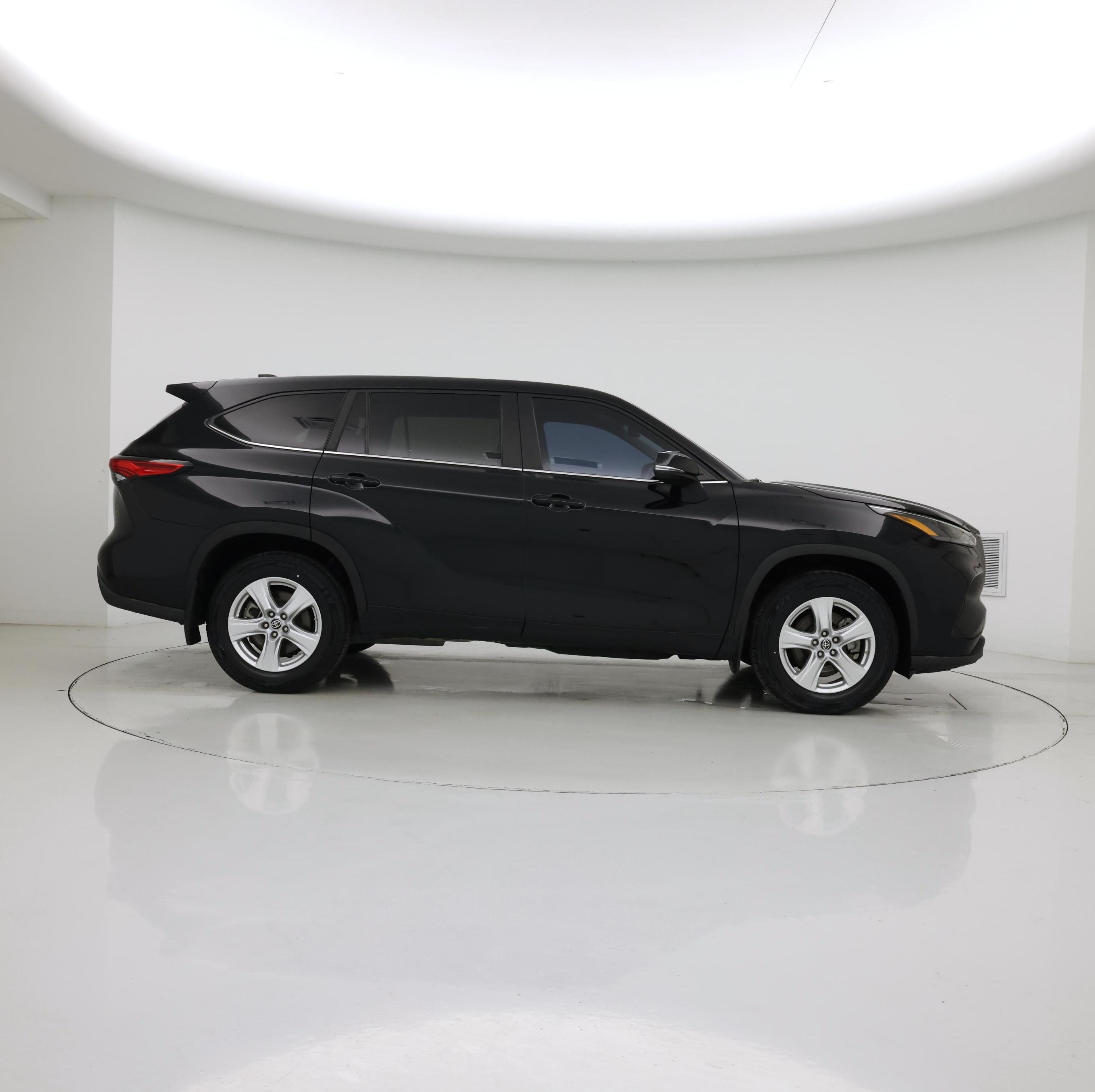 Thumbnail: 2023 Toyota Highlander - 7