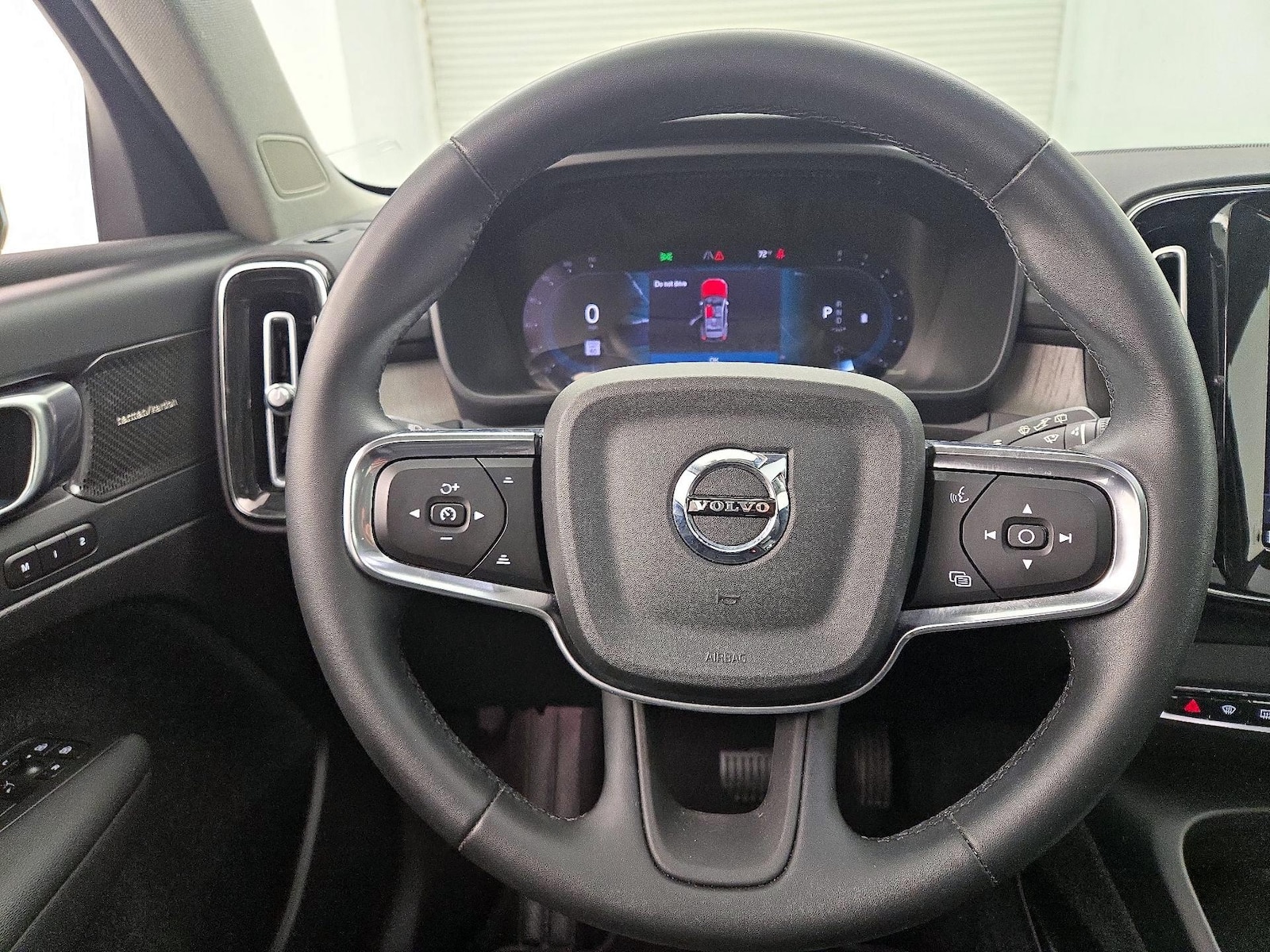 2023 Volvo XC40 Ultimate - Photo 11