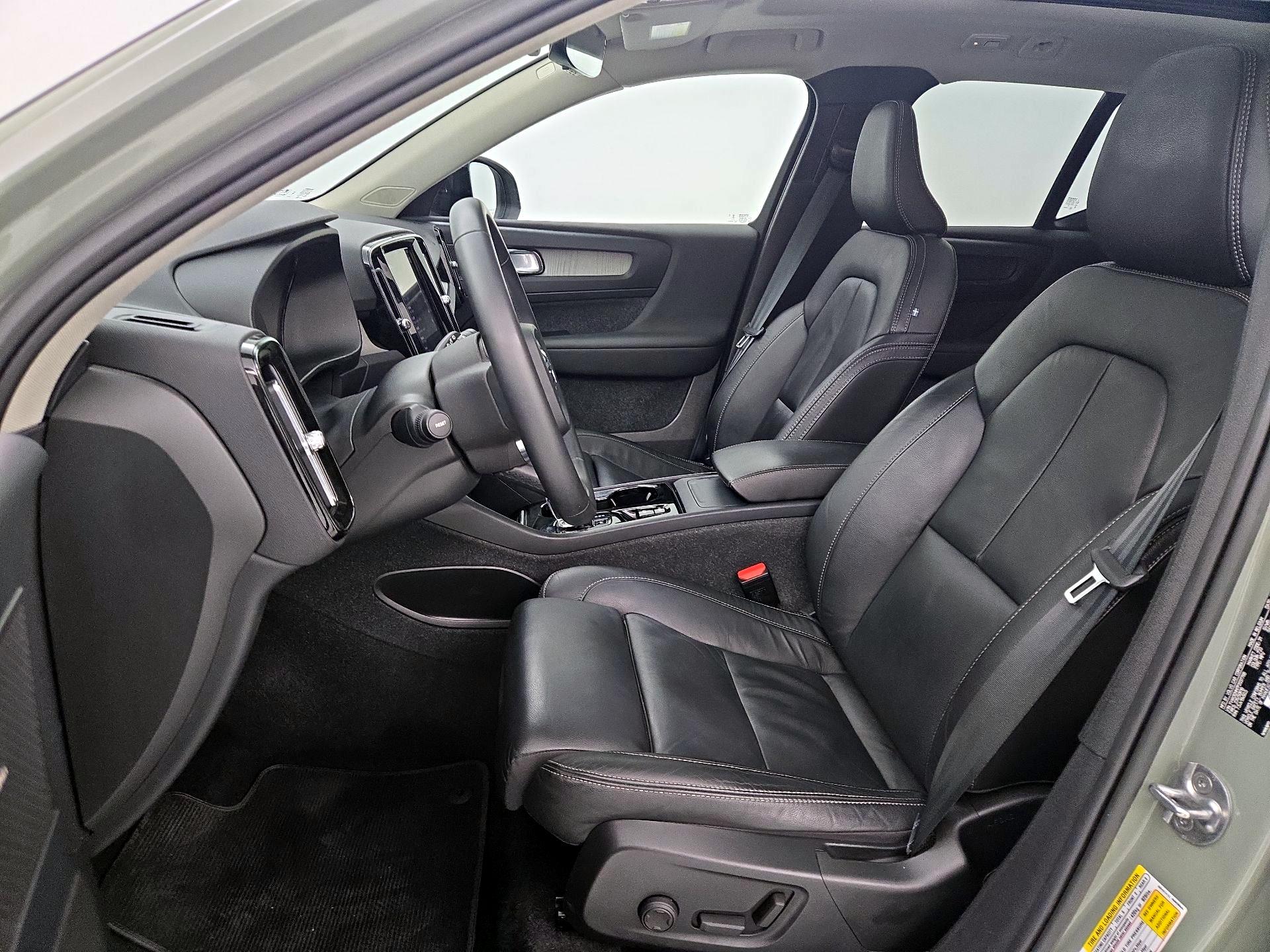 Thumbnail: 2023 Volvo XC40 - 11