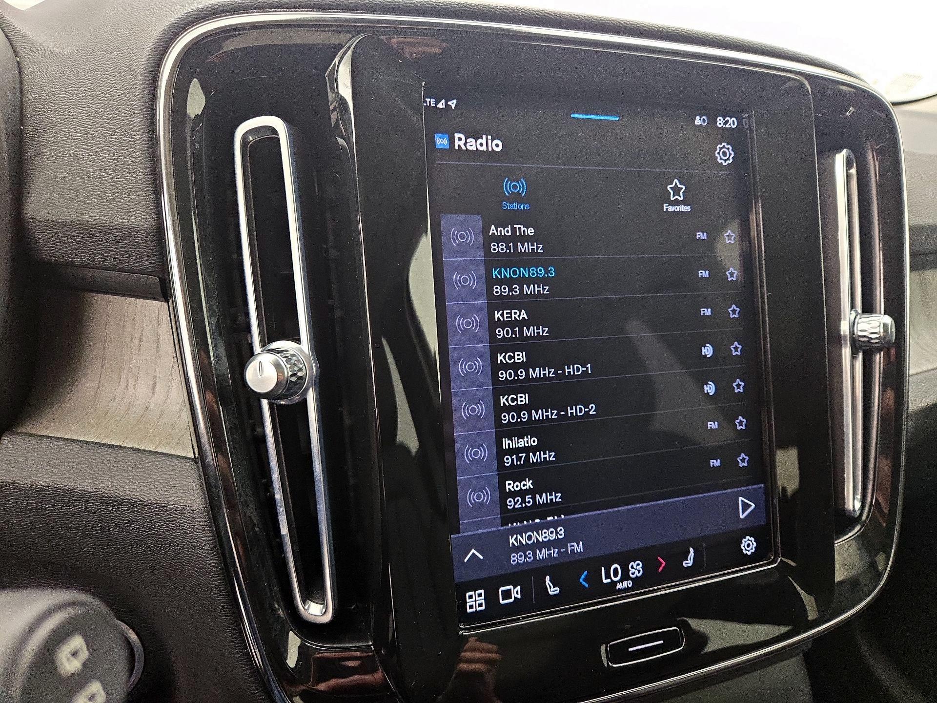 Thumbnail: 2023 Volvo XC40 - 14