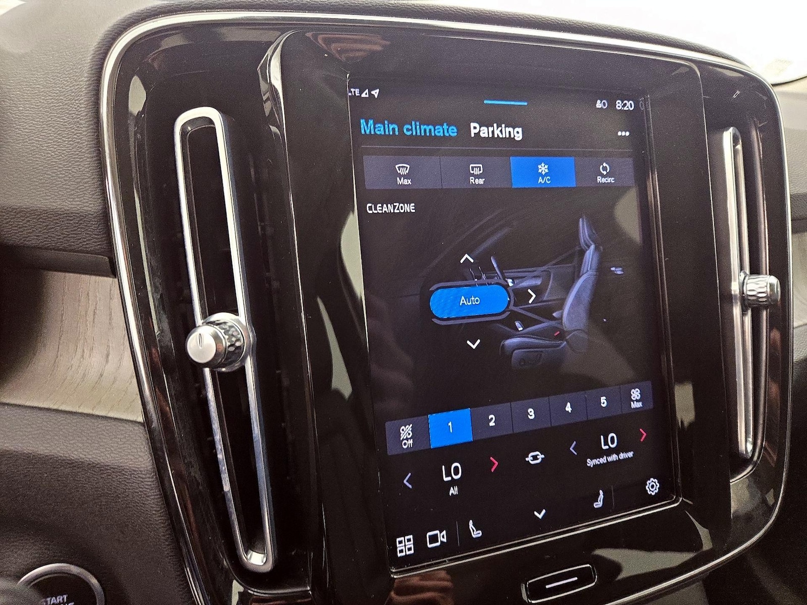 2023 Volvo XC40 Ultimate - Photo 16