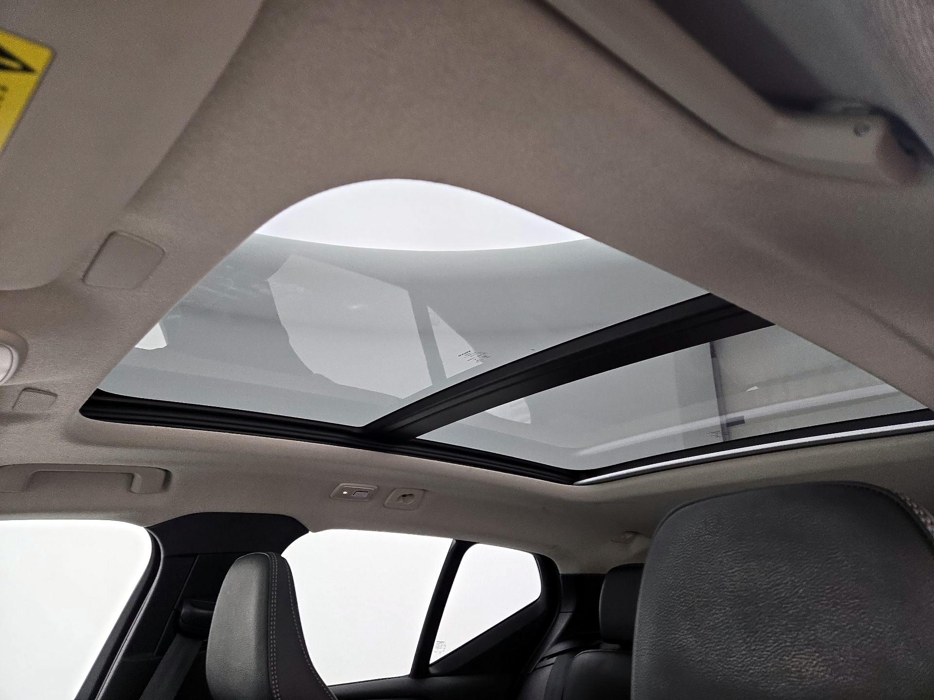 Thumbnail: 2023 Volvo XC40 - 18