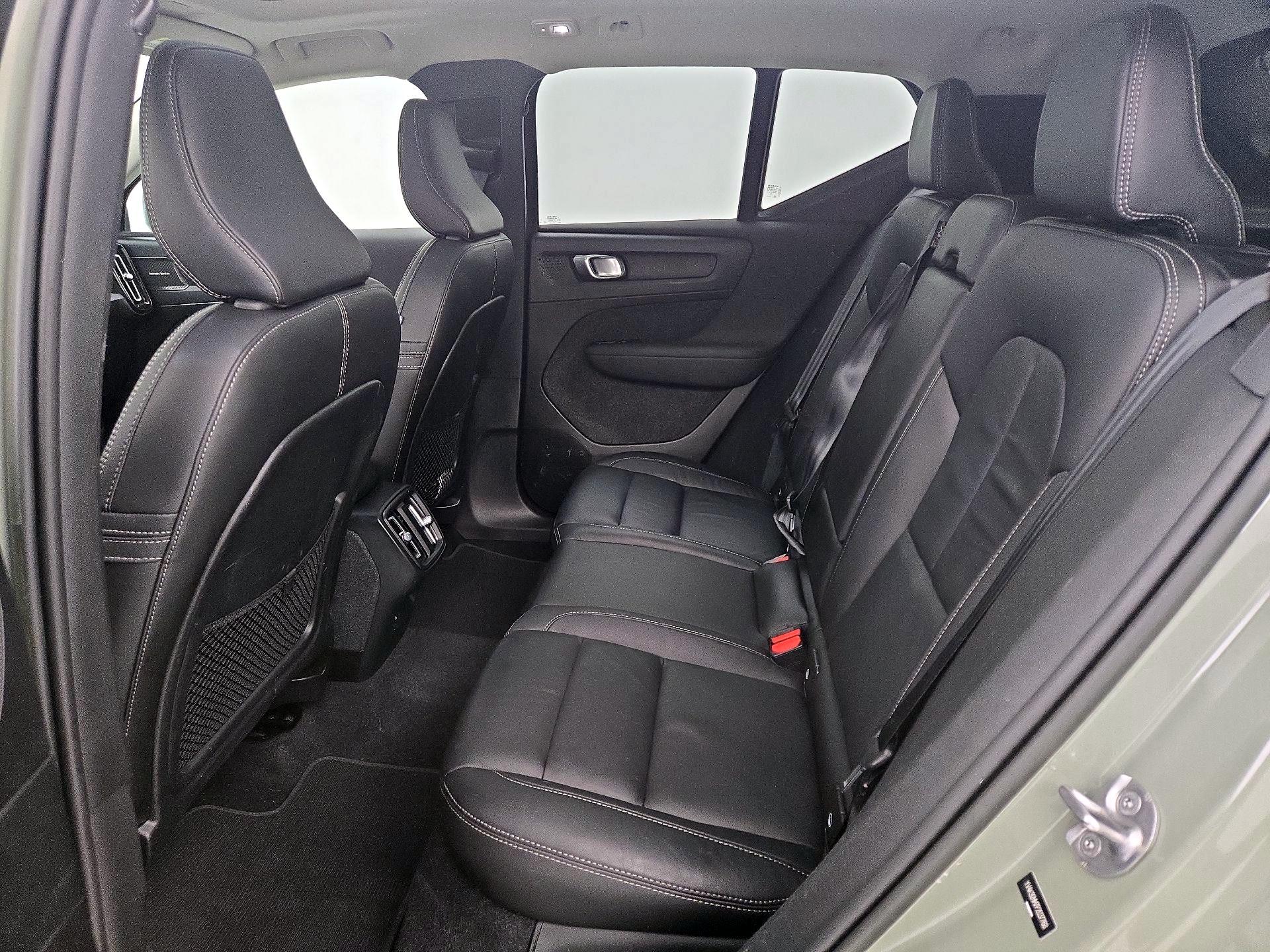 Thumbnail: 2023 Volvo XC40 - 19