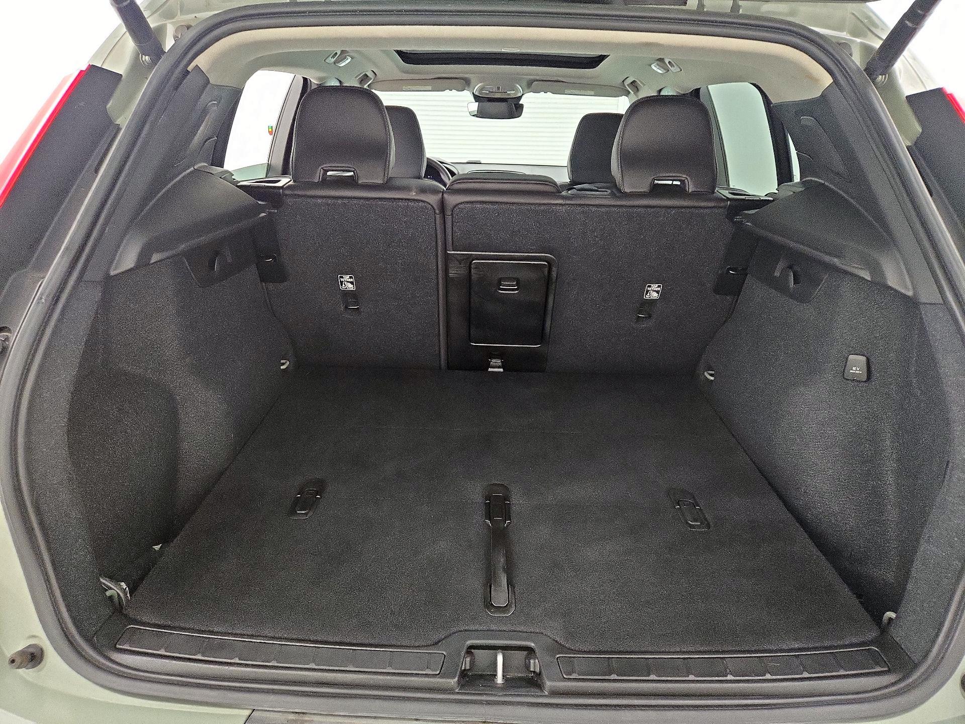 Thumbnail: 2023 Volvo XC40 - 20