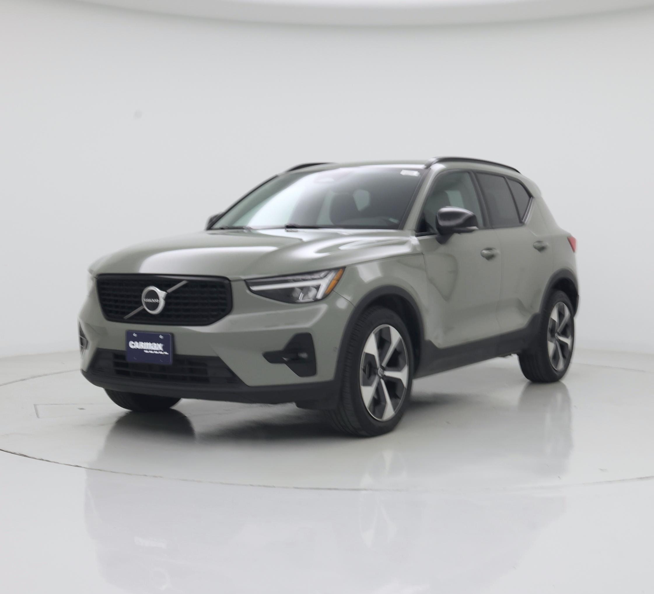 Thumbnail: 2023 Volvo XC40 - 4