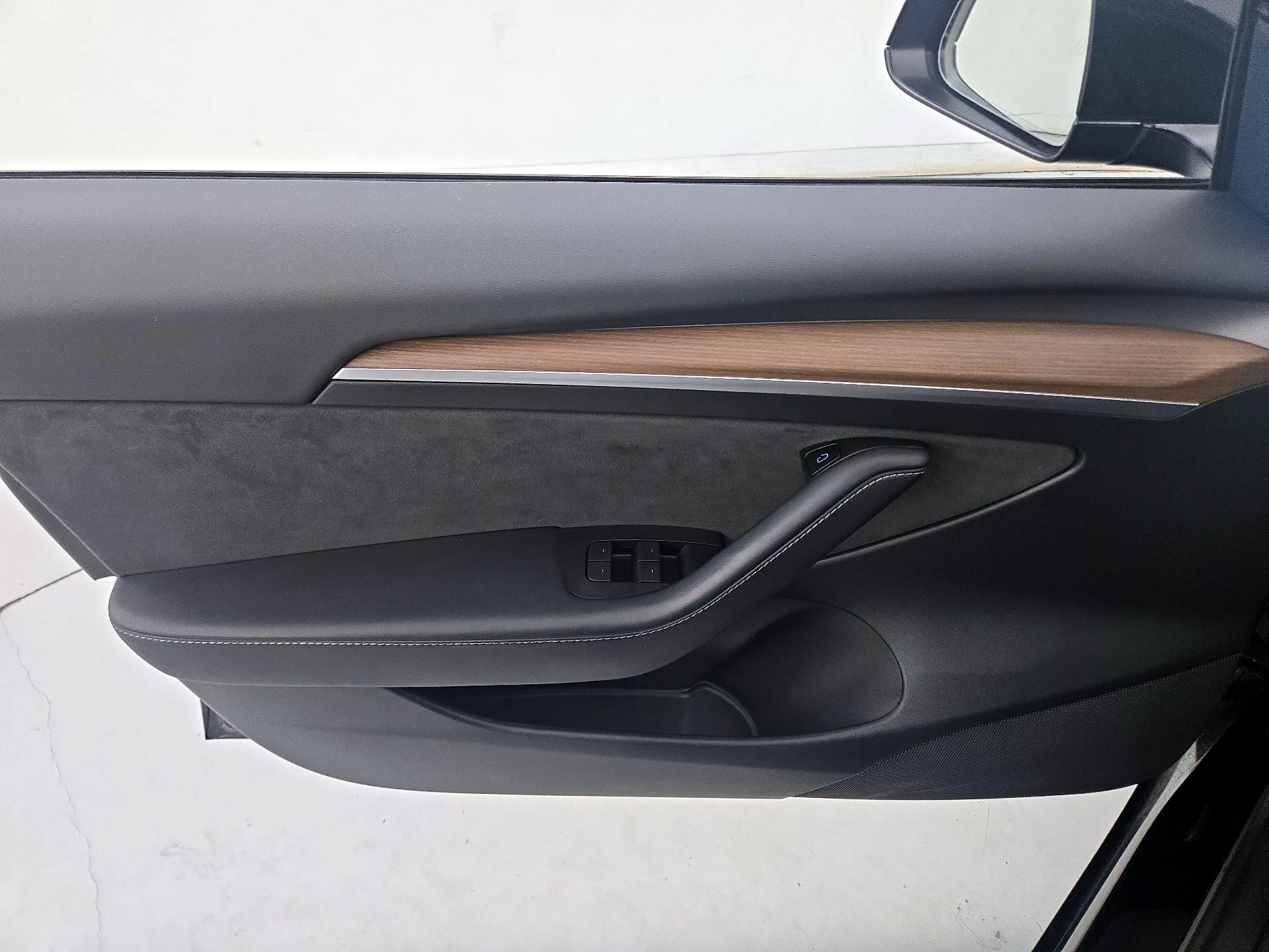 Thumbnail: 2023 Tesla Model 3 - 12