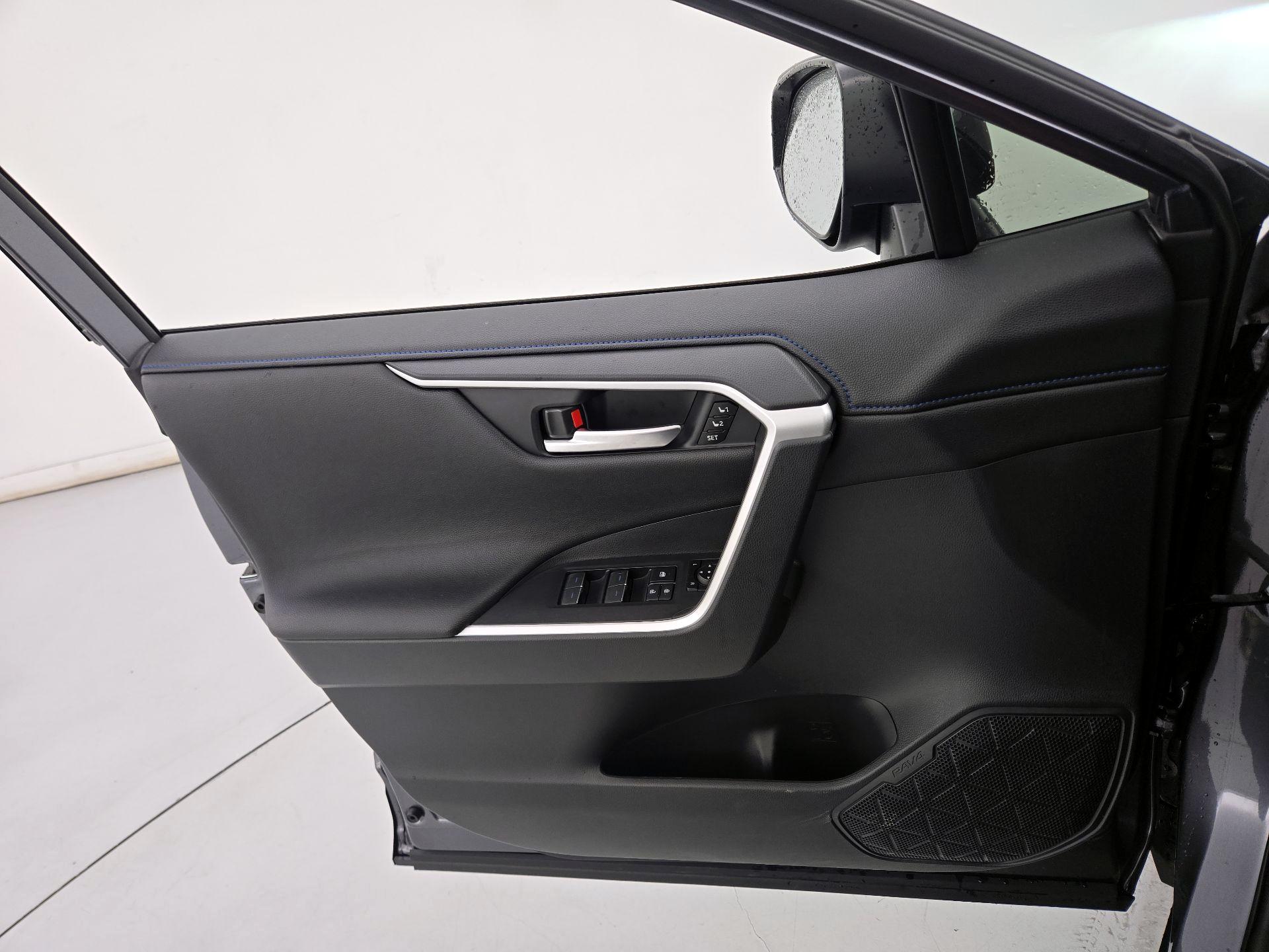 Thumbnail: 2025 Toyota RAV4 - 12