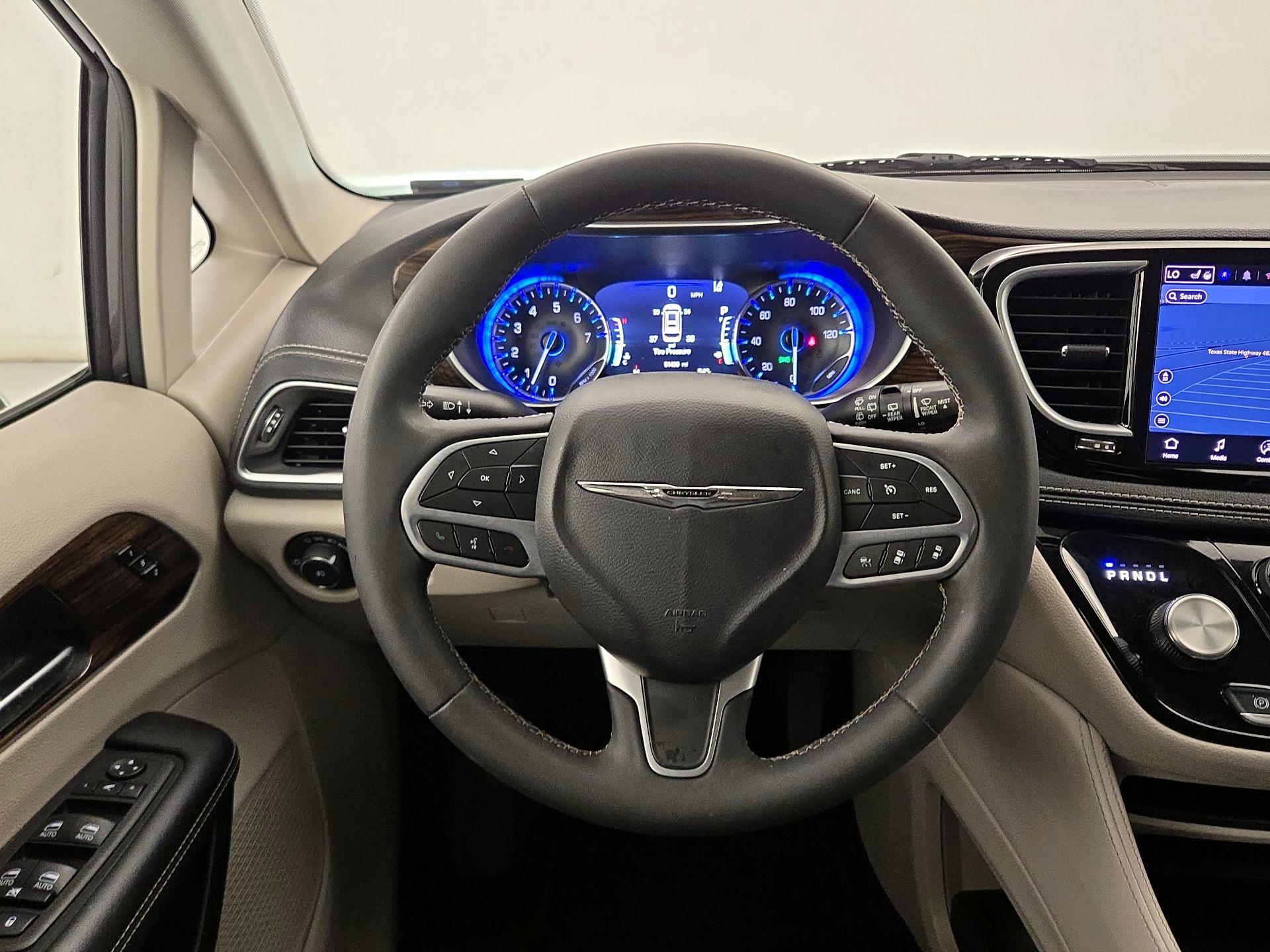 Thumbnail: 2023 Chrysler Pacifica - 10