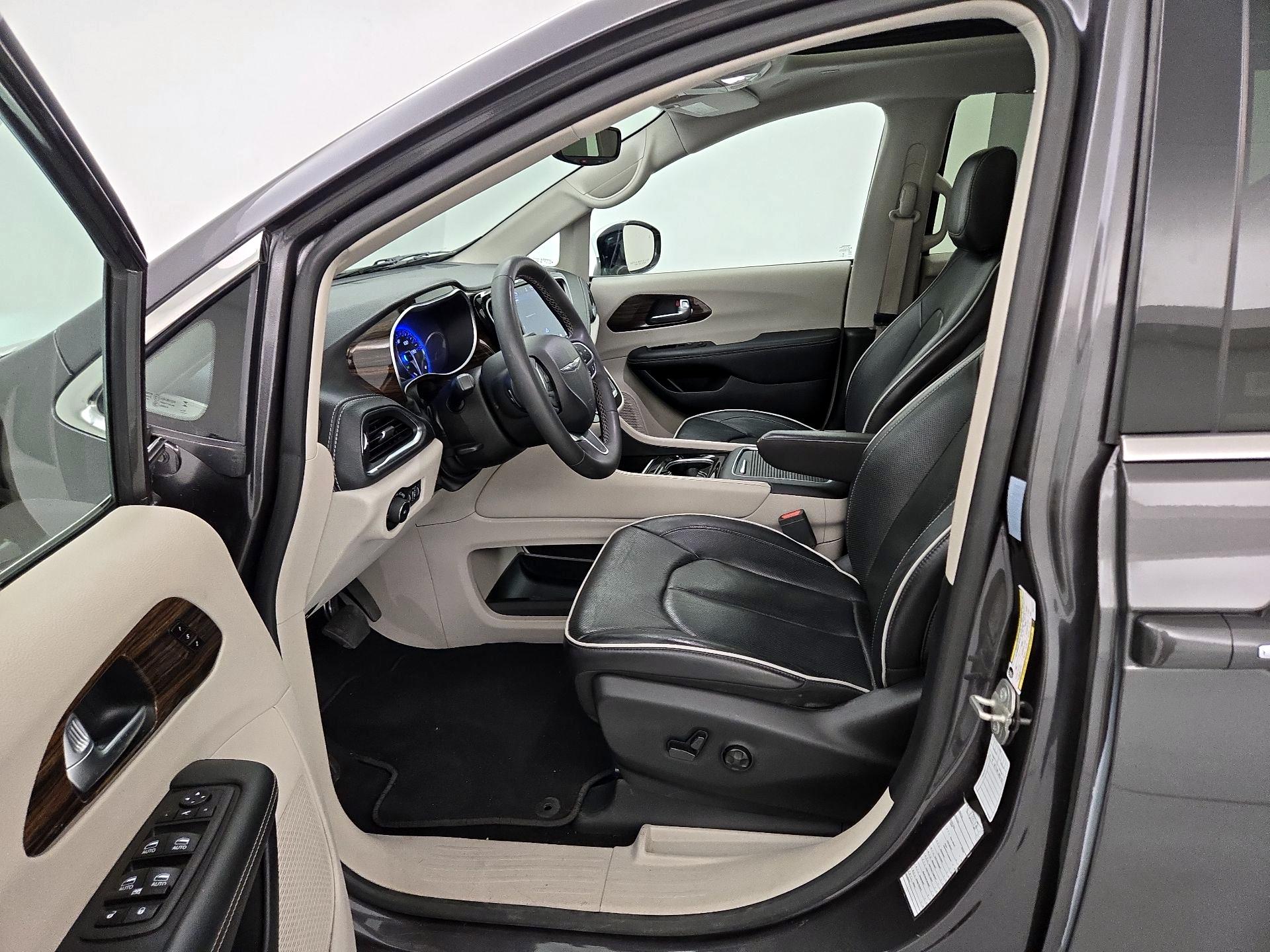 Thumbnail: 2023 Chrysler Pacifica - 11