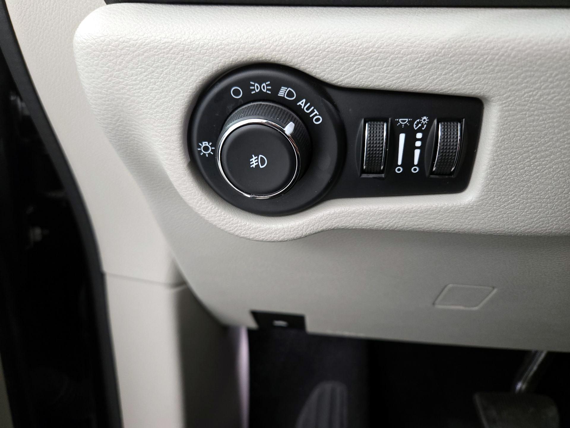 Thumbnail: 2023 Chrysler Pacifica - 13