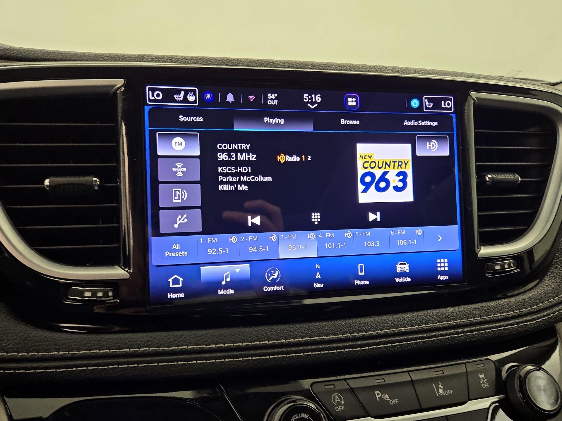 Thumbnail: 2023 Chrysler Pacifica - 16