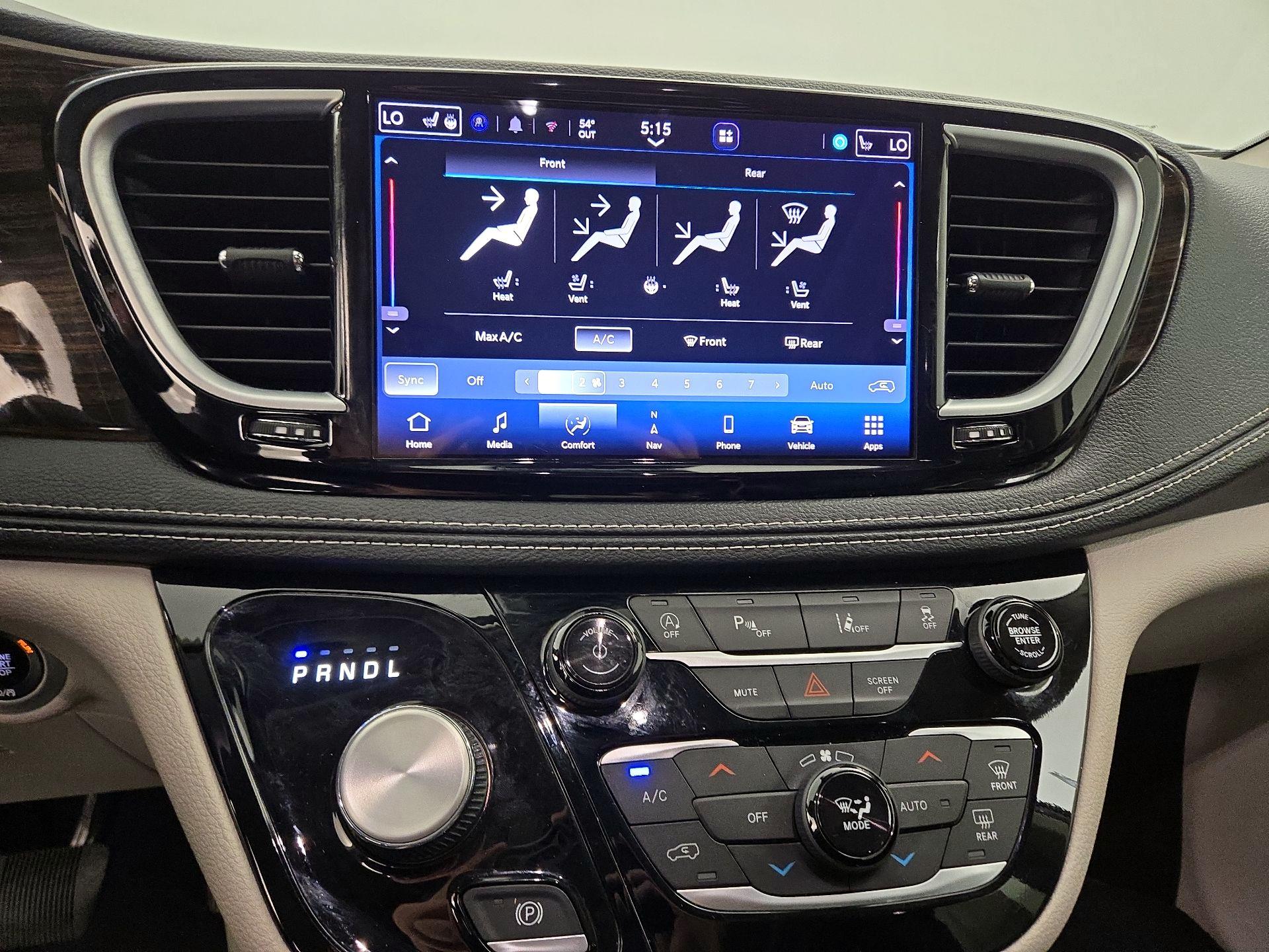 Thumbnail: 2023 Chrysler Pacifica - 17