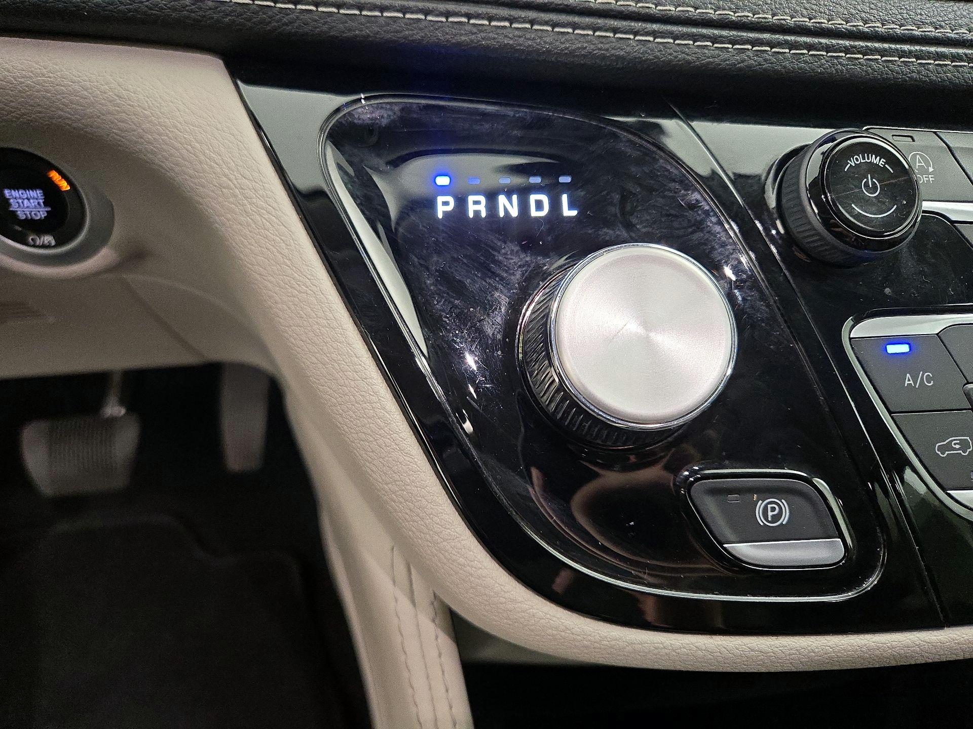 Thumbnail: 2023 Chrysler Pacifica - 18