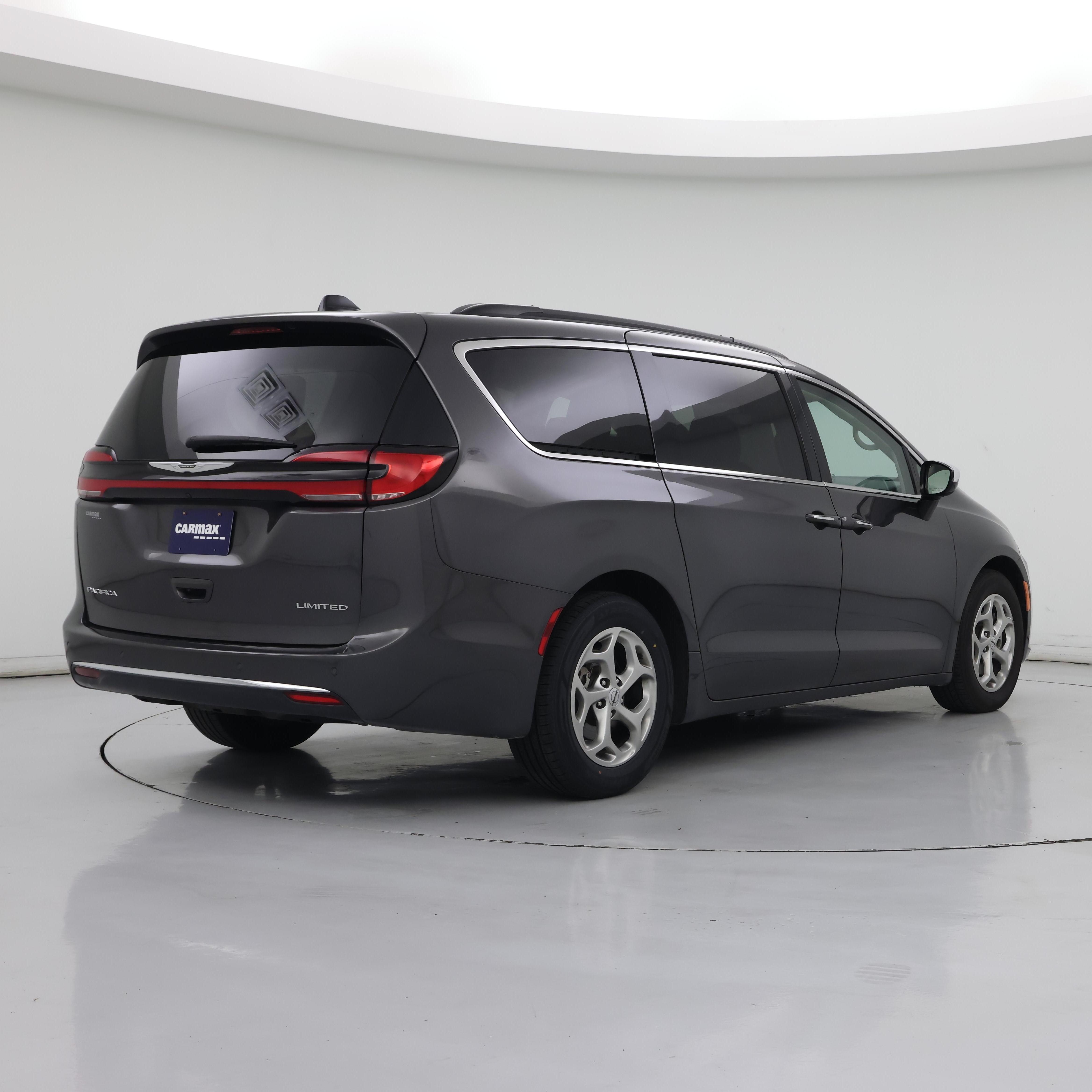 Thumbnail: 2023 Chrysler Pacifica - 8