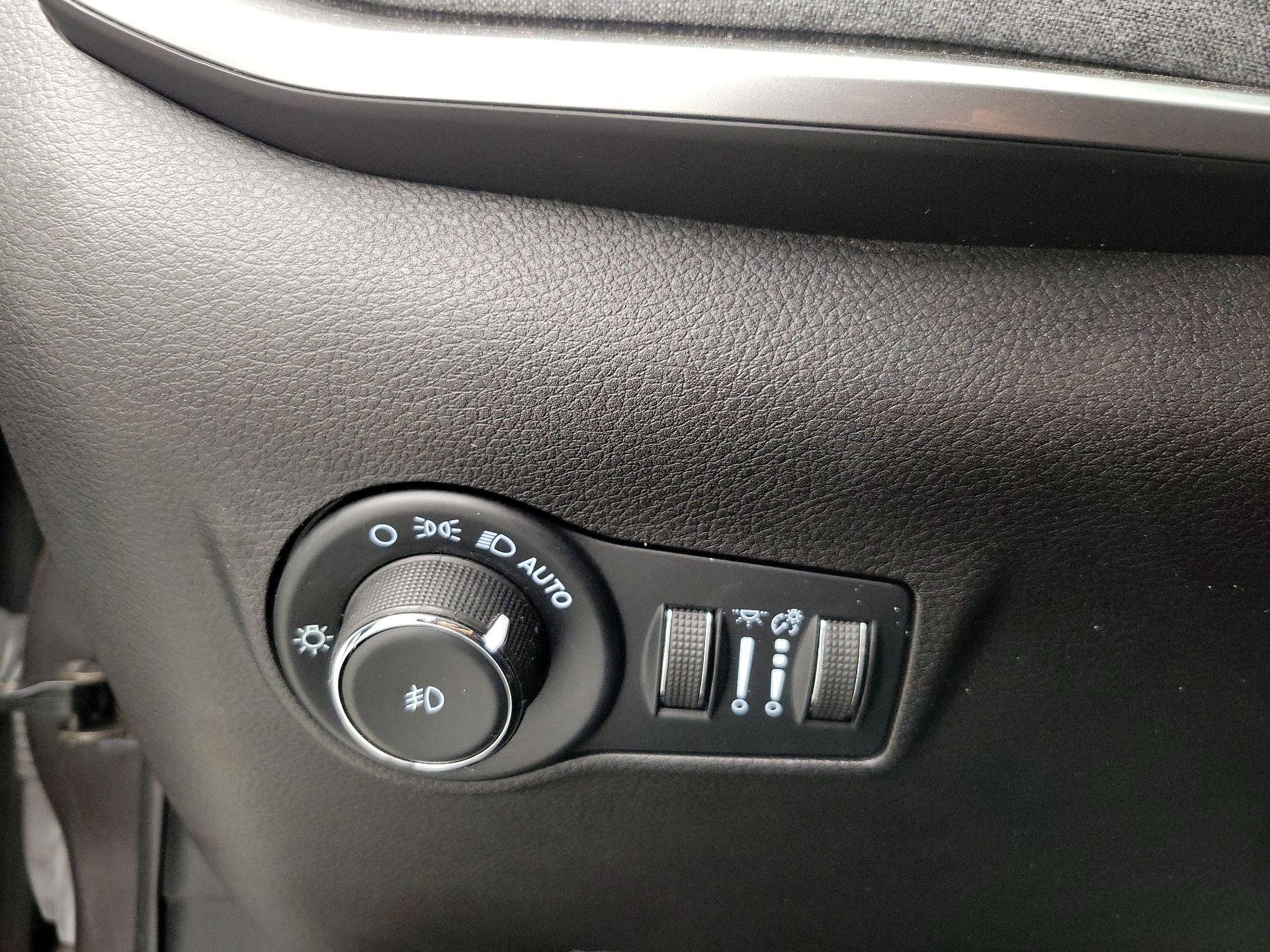 Thumbnail: 2023 Jeep Compass - 13